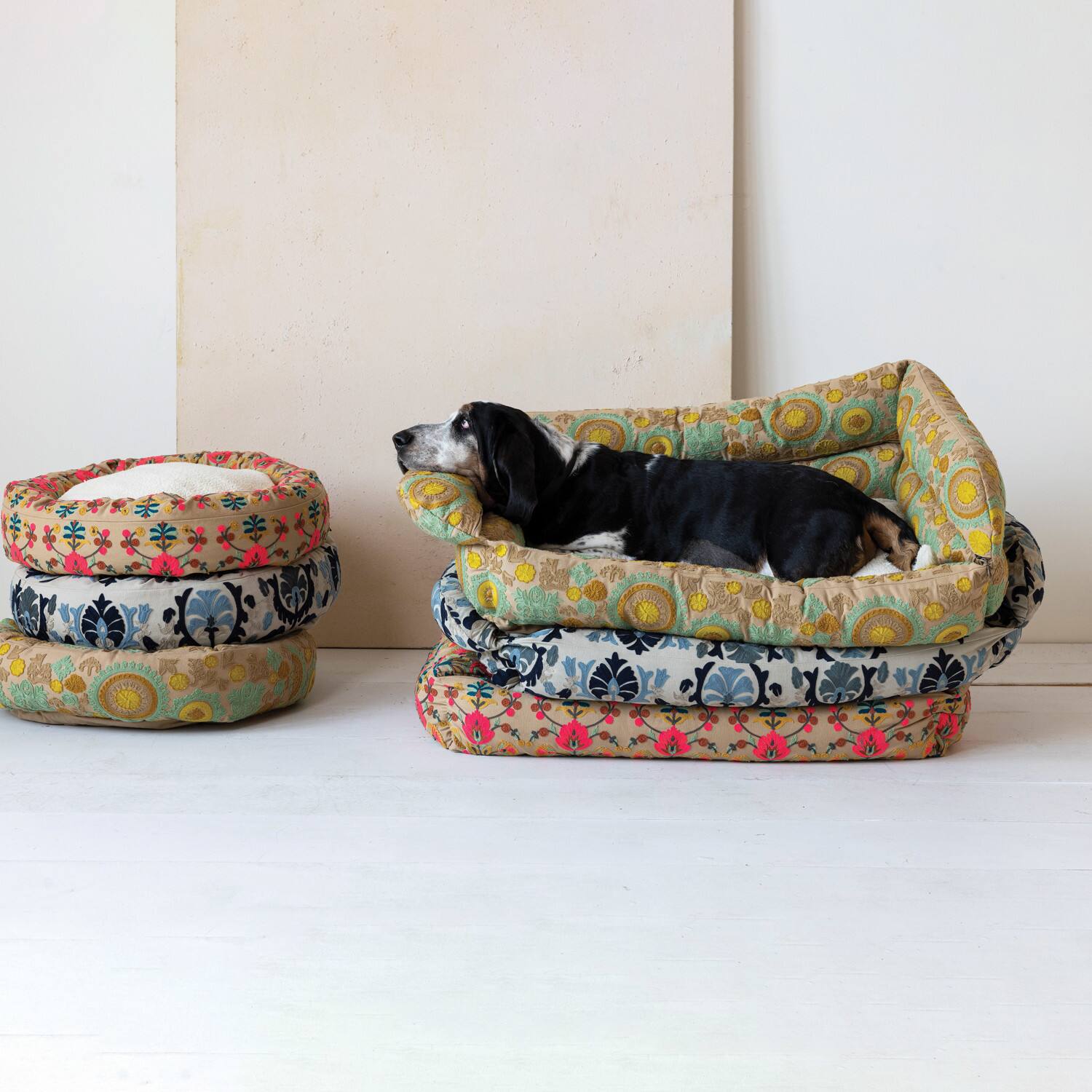 Hello Honey® 24" Pink & Brown Round Cotton Embroidered Sherpa Pet Bed