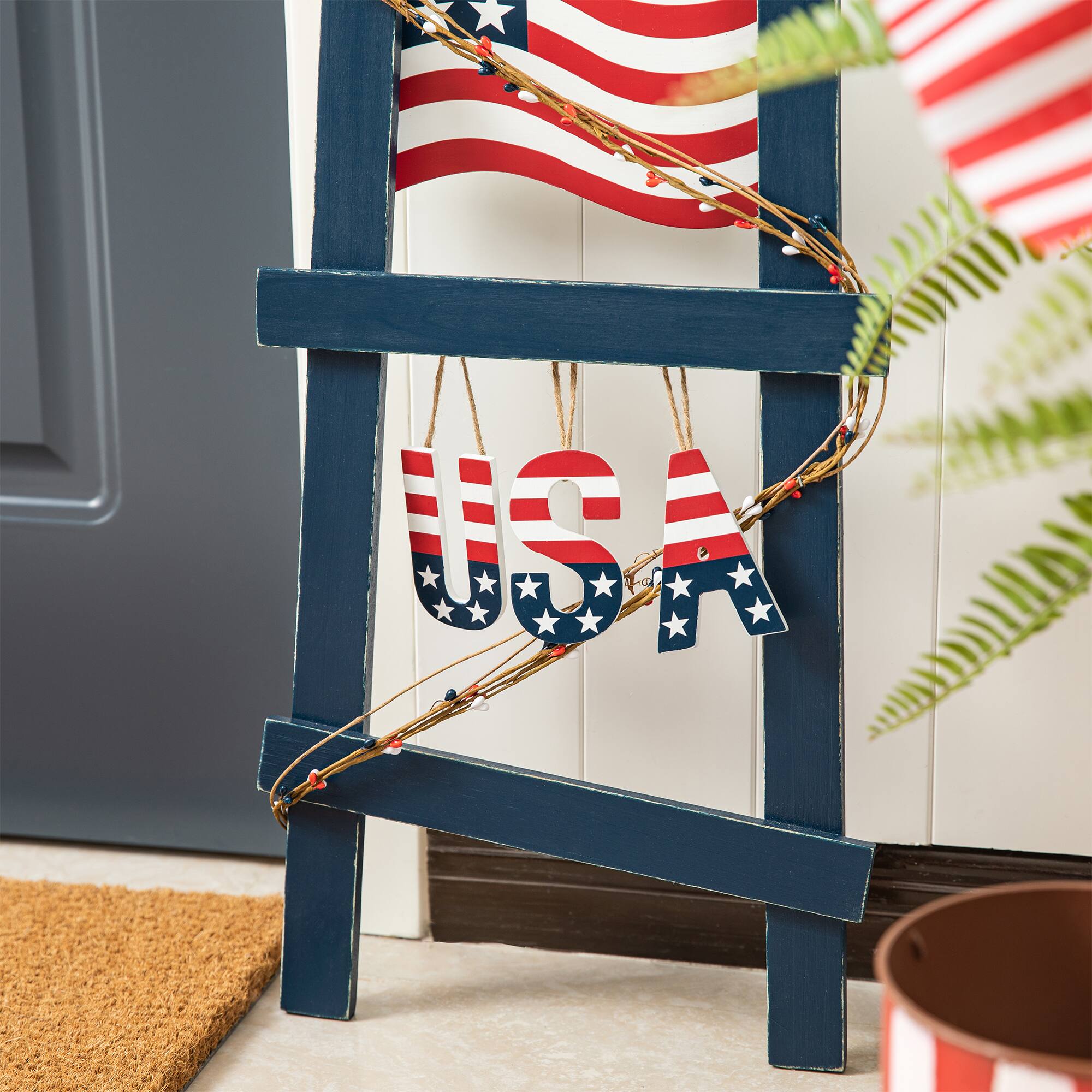 Glitzhome&#xAE; 36&#x22; Patriotic Americana Ladder-Shaped Porch D&#xE9;cor