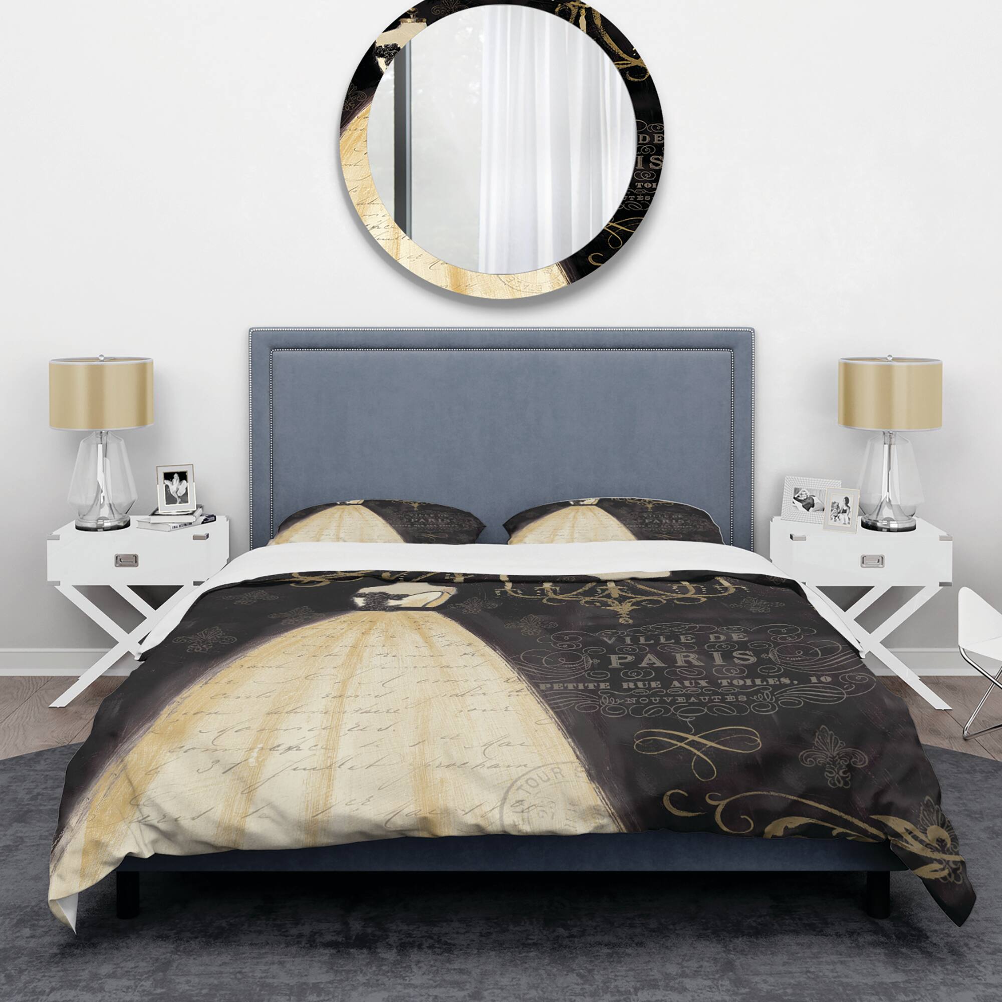 Designart &#x27;French chandeliers Couture III&#x27; Glam Bedding Set - Duvet Cover &#x26; Shams
