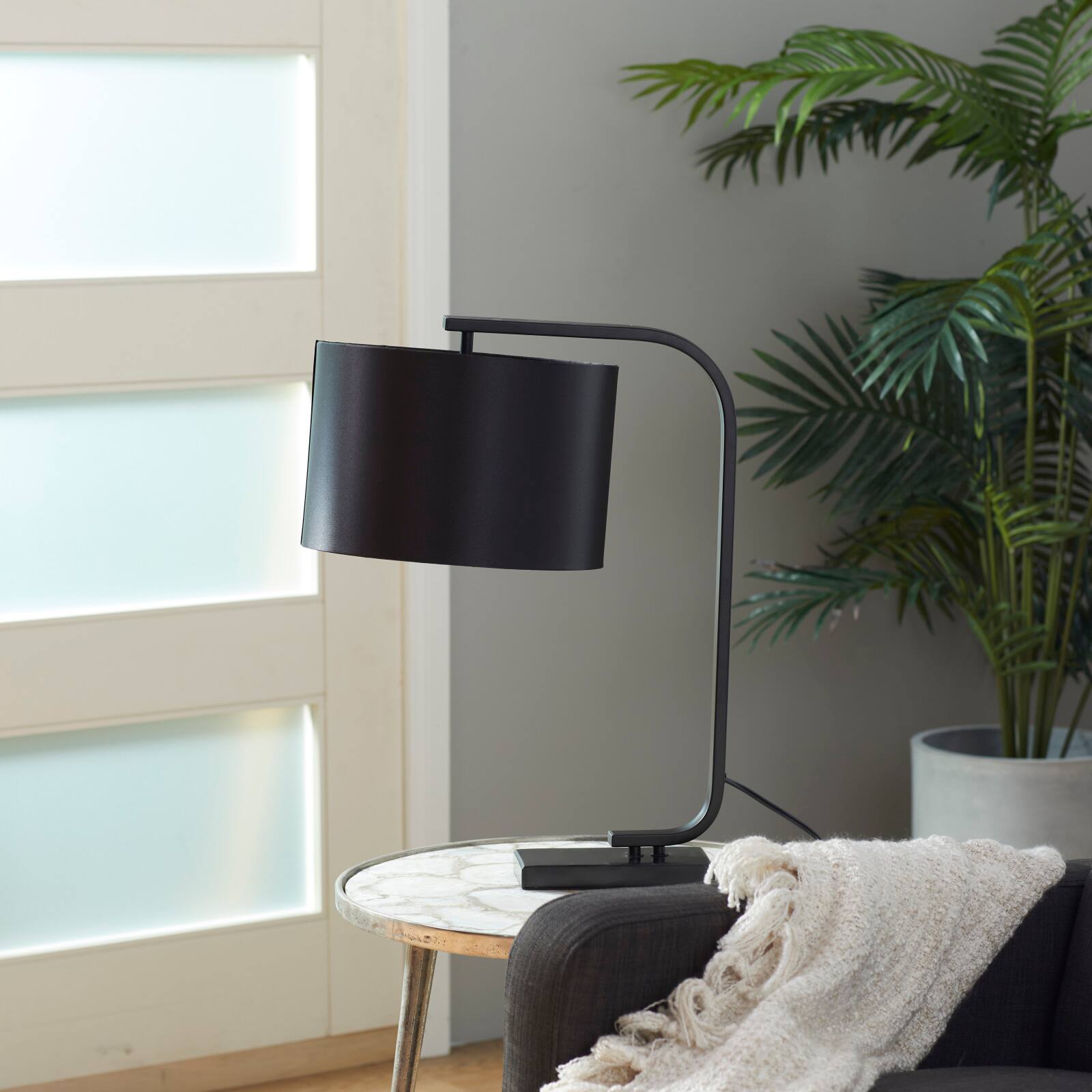 22" Black Metal Traditional Table Lamp