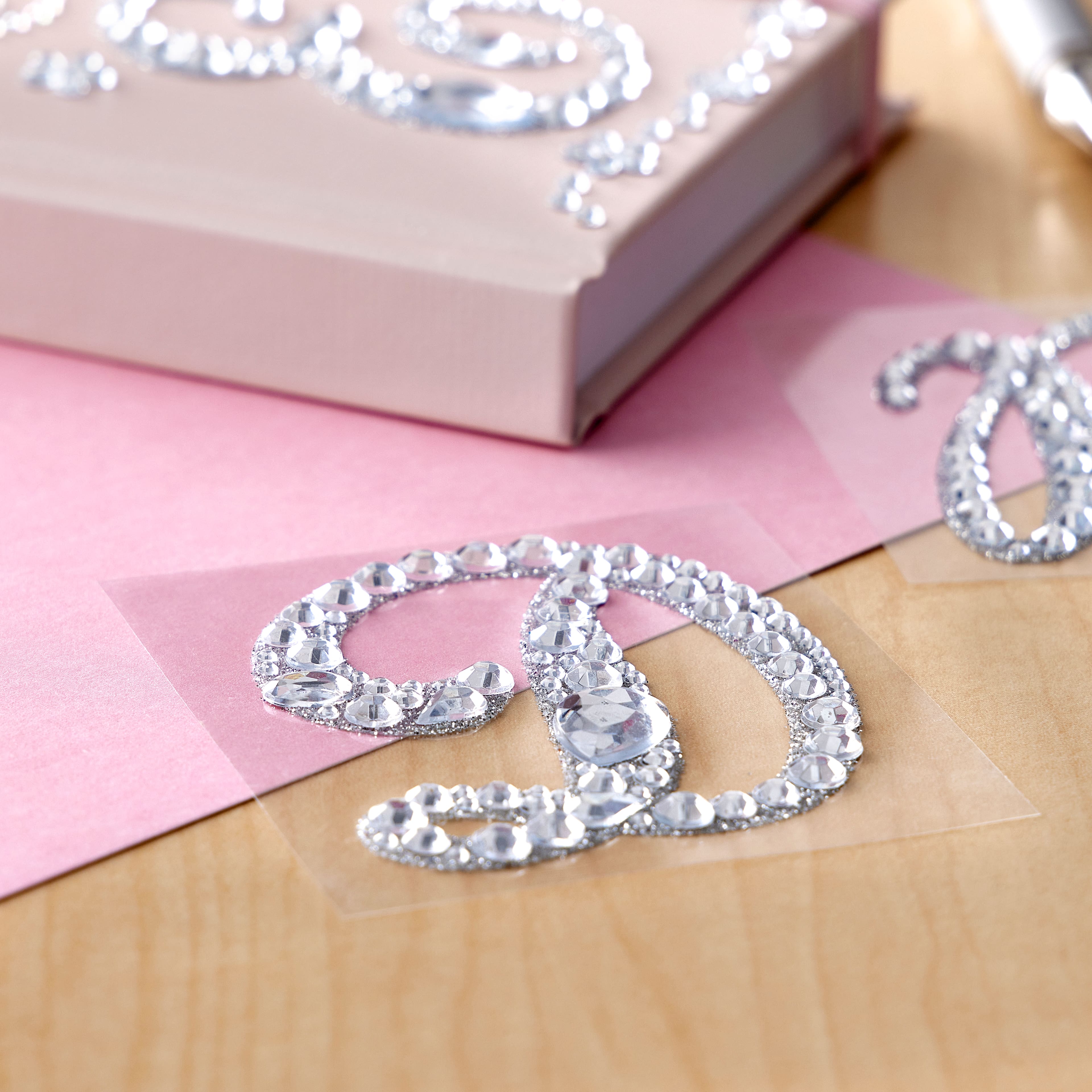 Sparkly Pink Letter M Monogram' Sticker