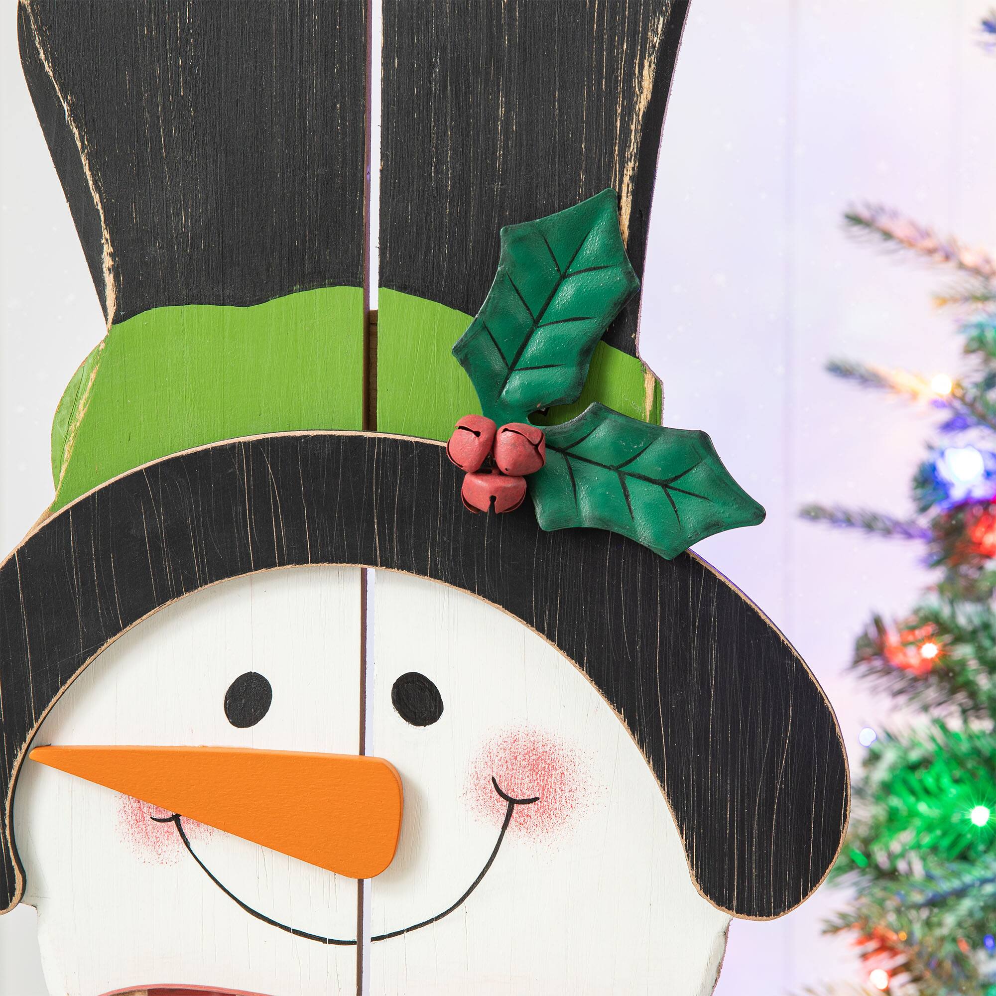 Glitzhome&#xAE; 36&#x22; Christmas Snowman with Floral Wreath Porch D&#xE9;cor