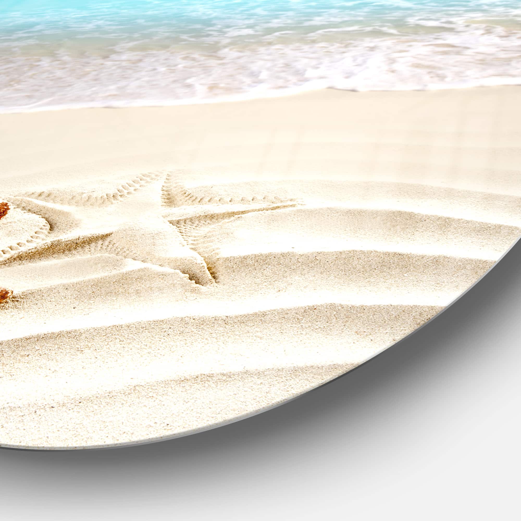 Designart - Brown Starfish on Caribbean Beach&#x27; Disc Seascape Metal Circle Wall Art