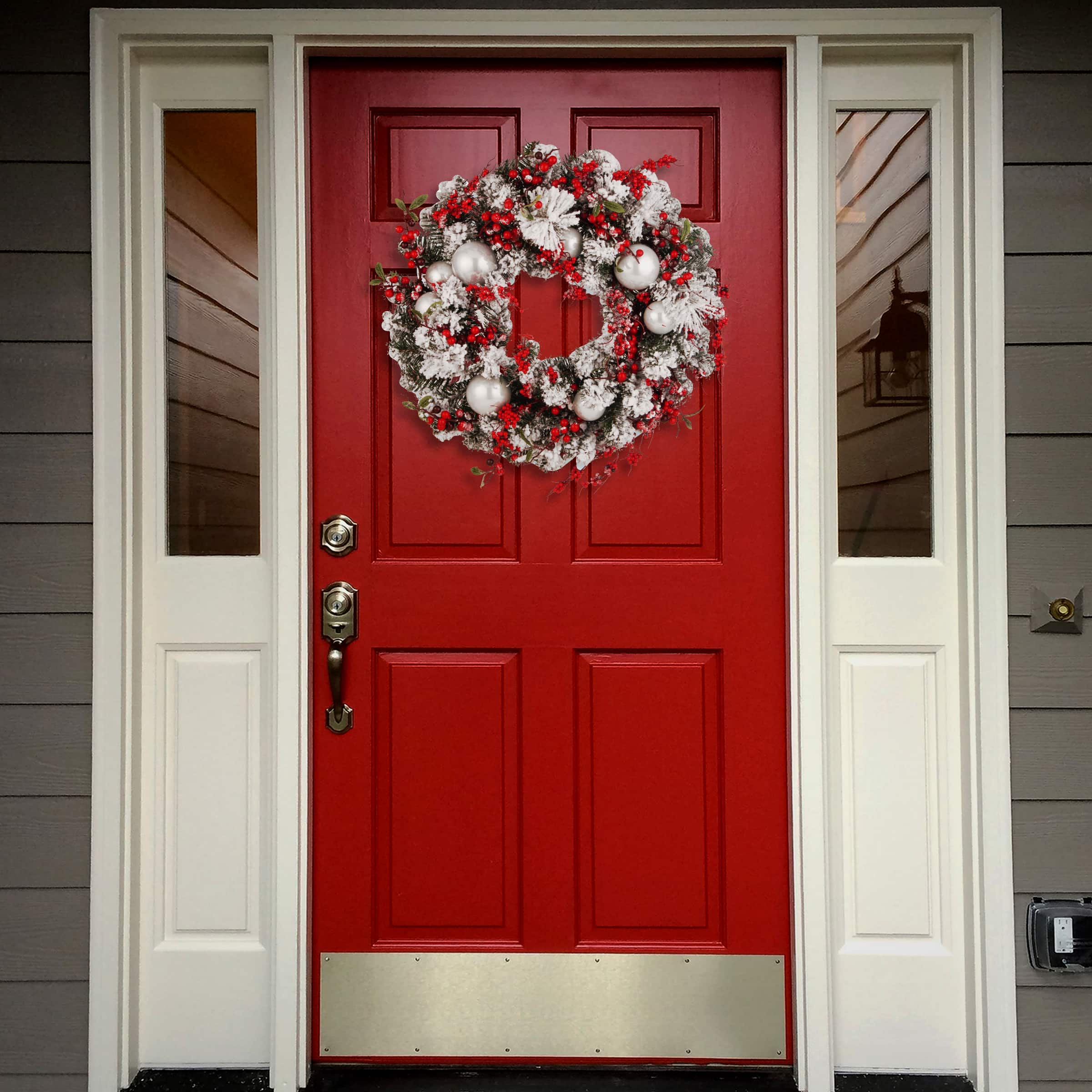 24&#x22; Christmas Wreath with Red &#x26; White Ornaments