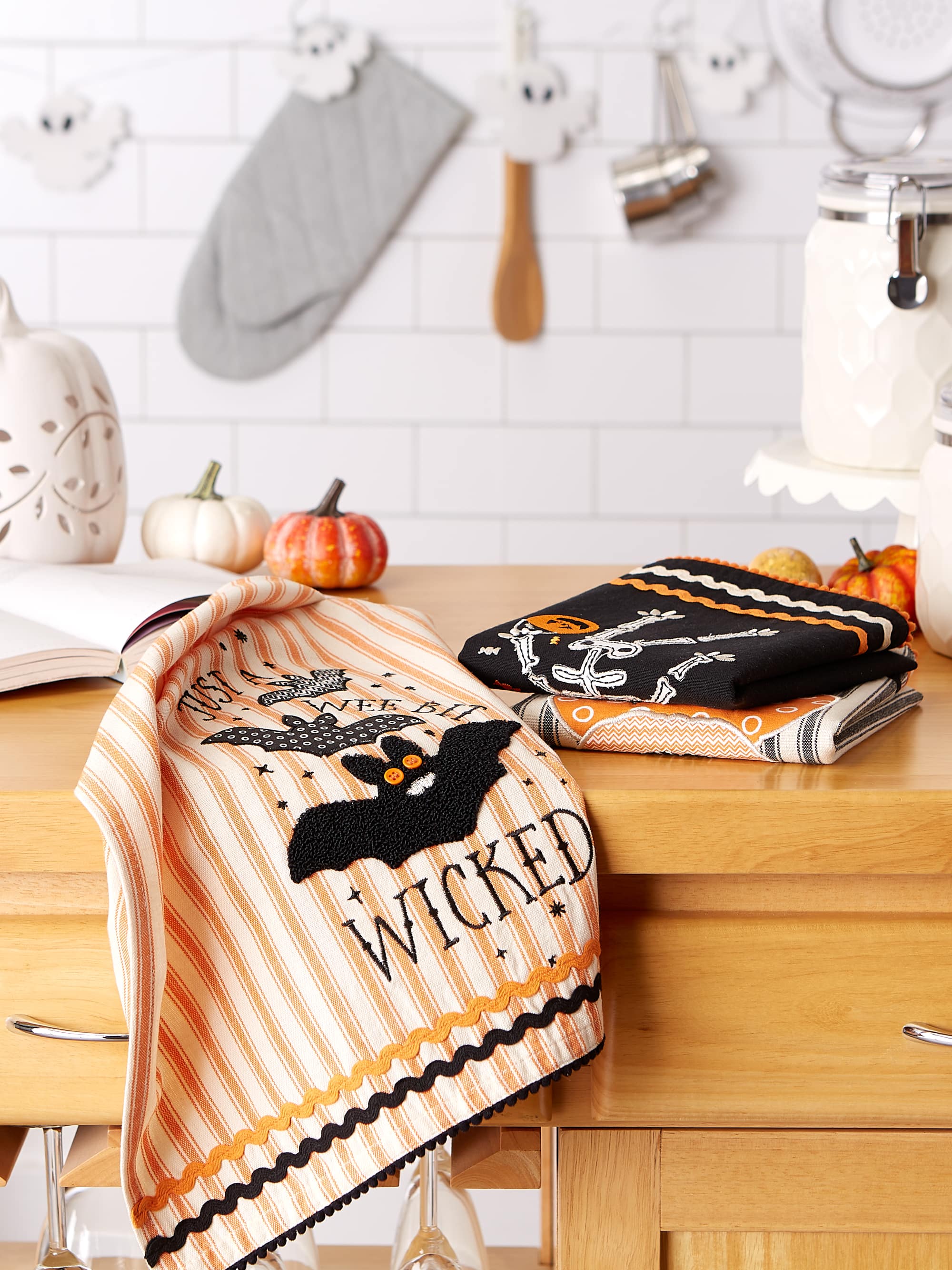 DII&#xAE; Embellished Halloween Happy Haunting Wicked Treats Dishtowels Set