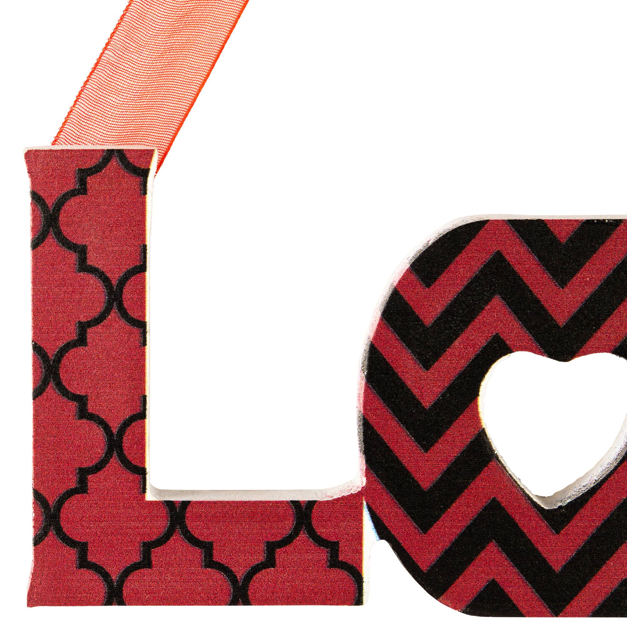 Wooden LOVE &#x26; XOXO Valentine&#x27;s Day Wall D&#xE9;cor Set