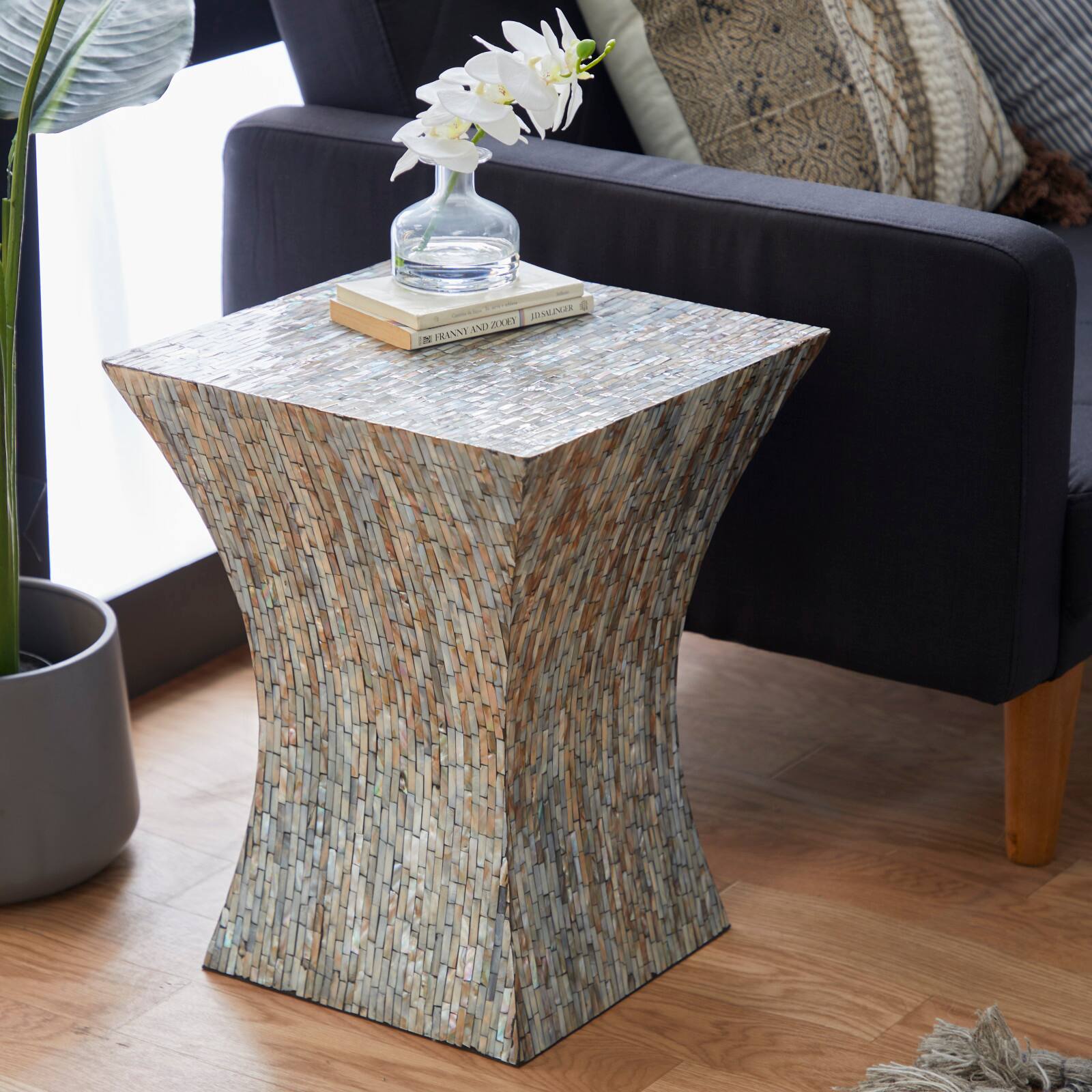 19'' Mussel Shells and Wood Contemporary Accent Table
