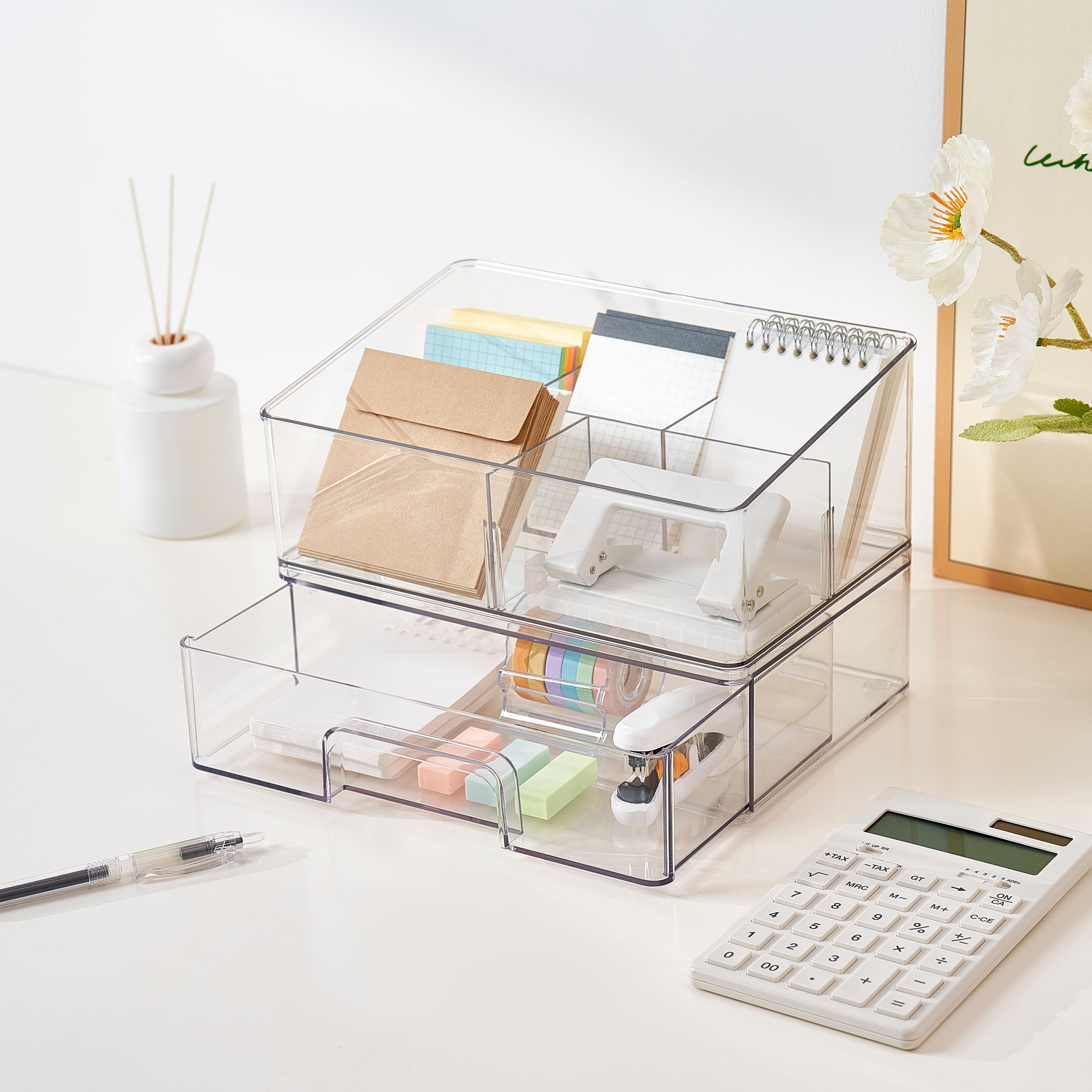 Petit compartiment de rangement en plastique transparent et empilable pour le bureau d’Ordonnez simplement