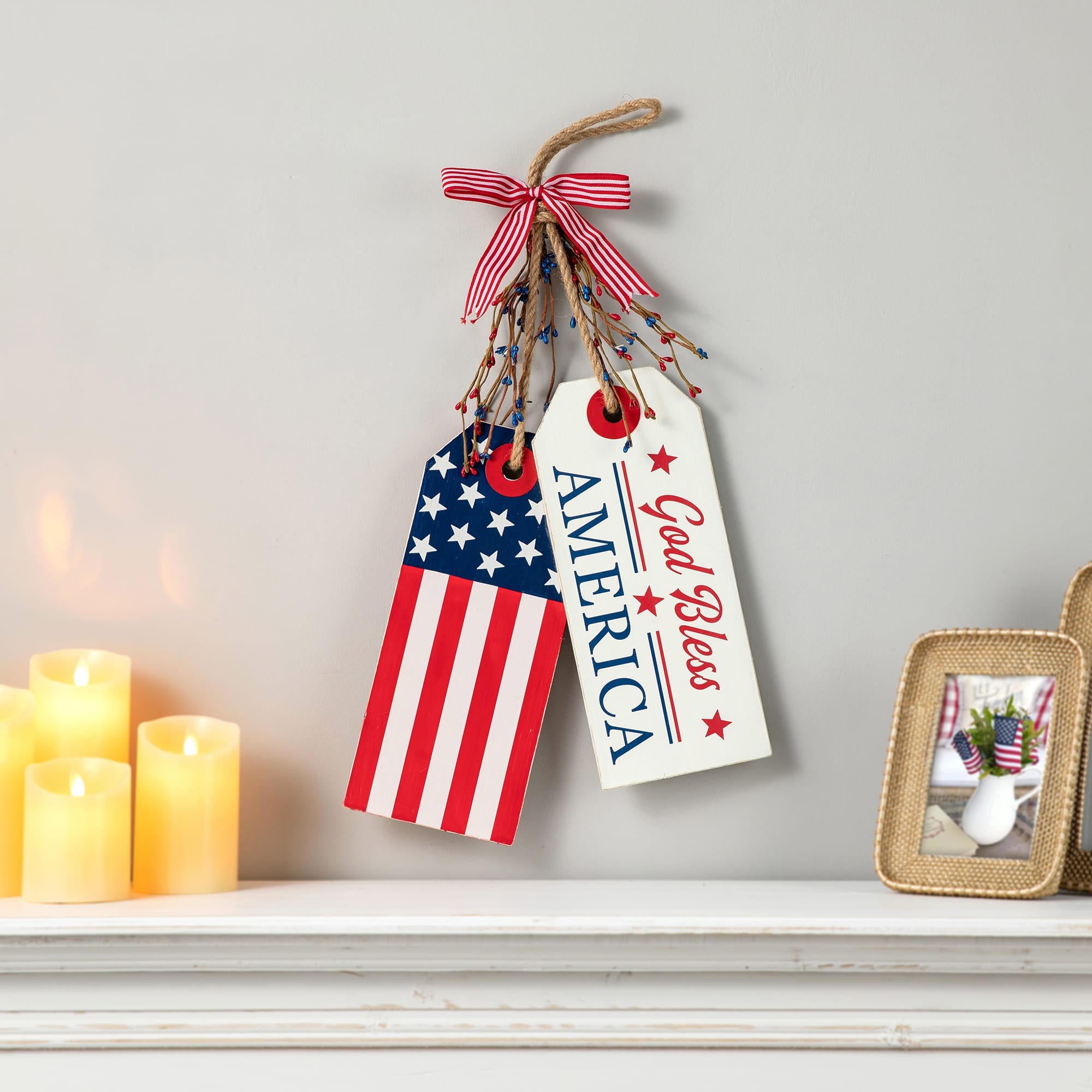 Glitzhome® 19.5" Wooden Americana Doorknob Hanging Décor