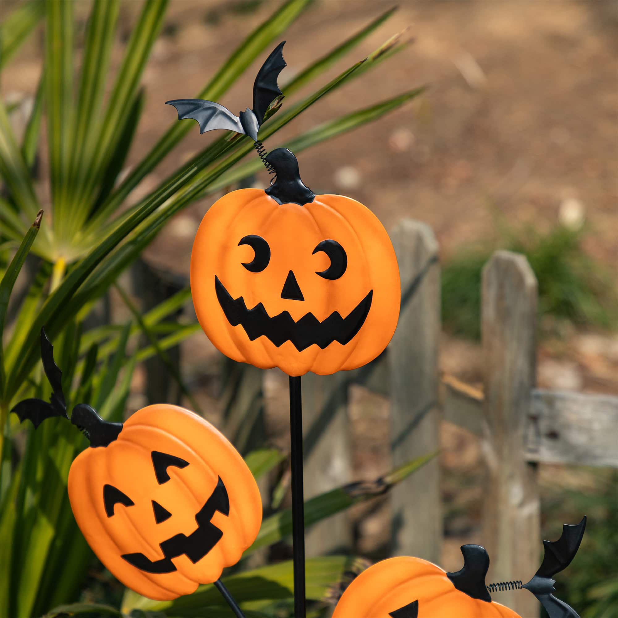 Glitzhome&#xAE; 39.5&#x22;H Halloween Metal Triple Pumpkin with Spring Bats Yard Stake