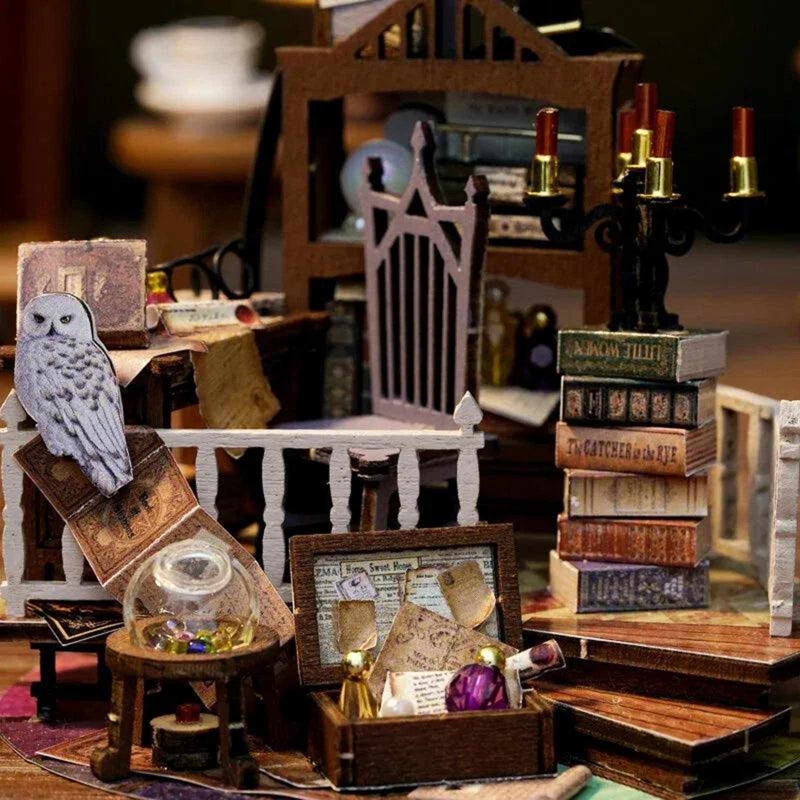 Wizardi Magic House Miniature Dollhouse Roombox Kit