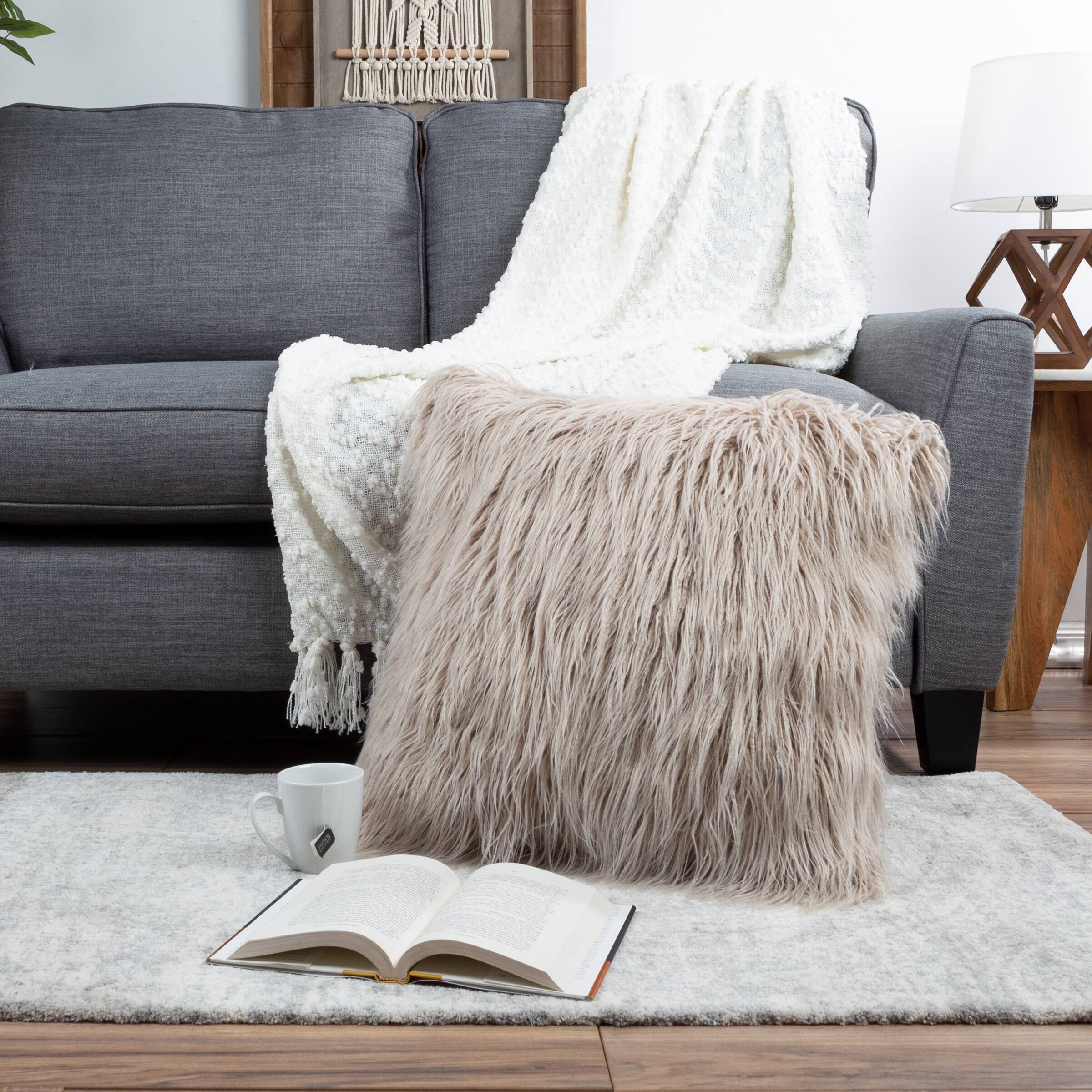 Hastings Home Mongolian Faux Fur Pillow, 22&#x22; x 22&#x22;