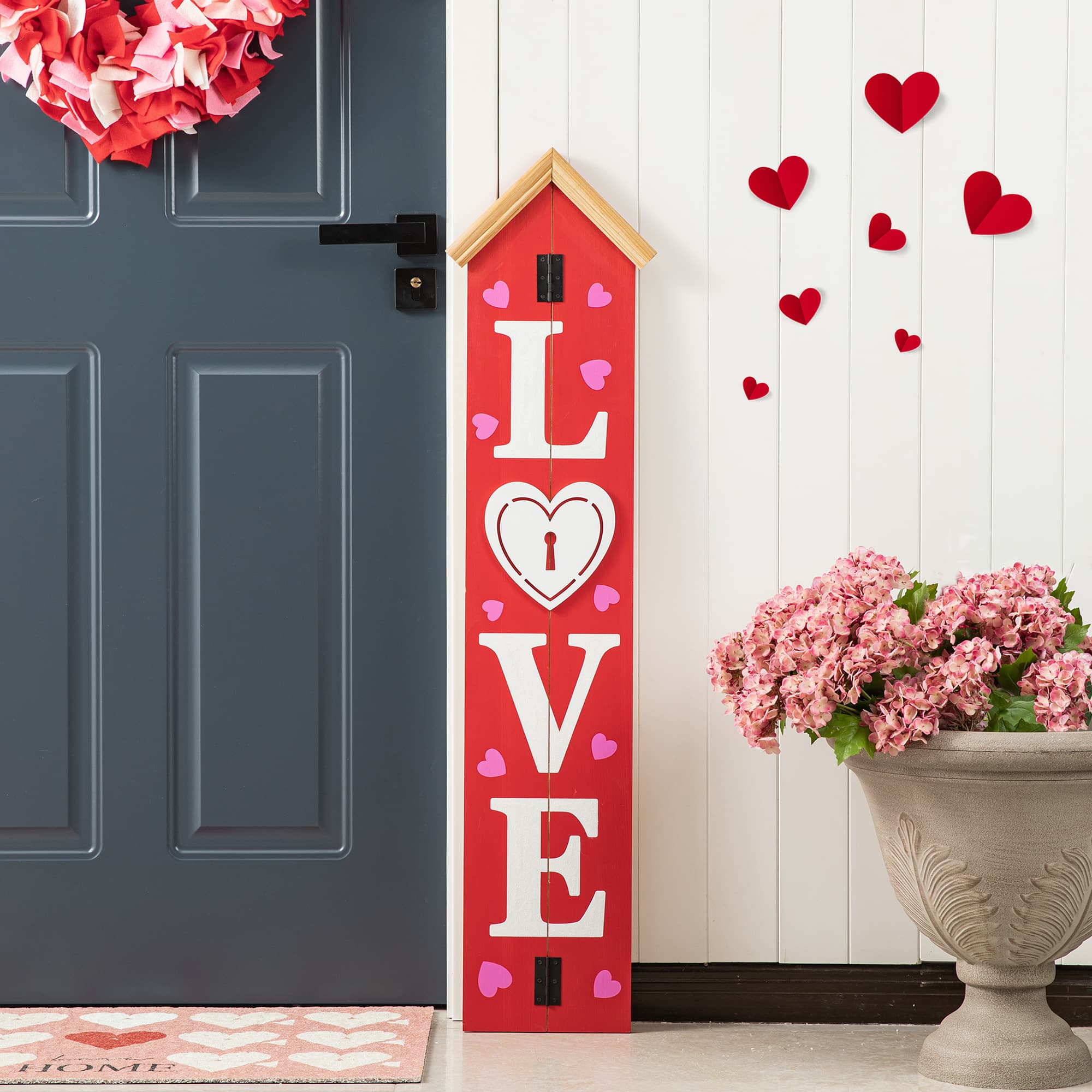 Glitzhome&#xAE; 42&#x22; Valentine&#x27;s Wooden &#x22;LOVE&#x22; House-shaped Porch D&#xE9;cor