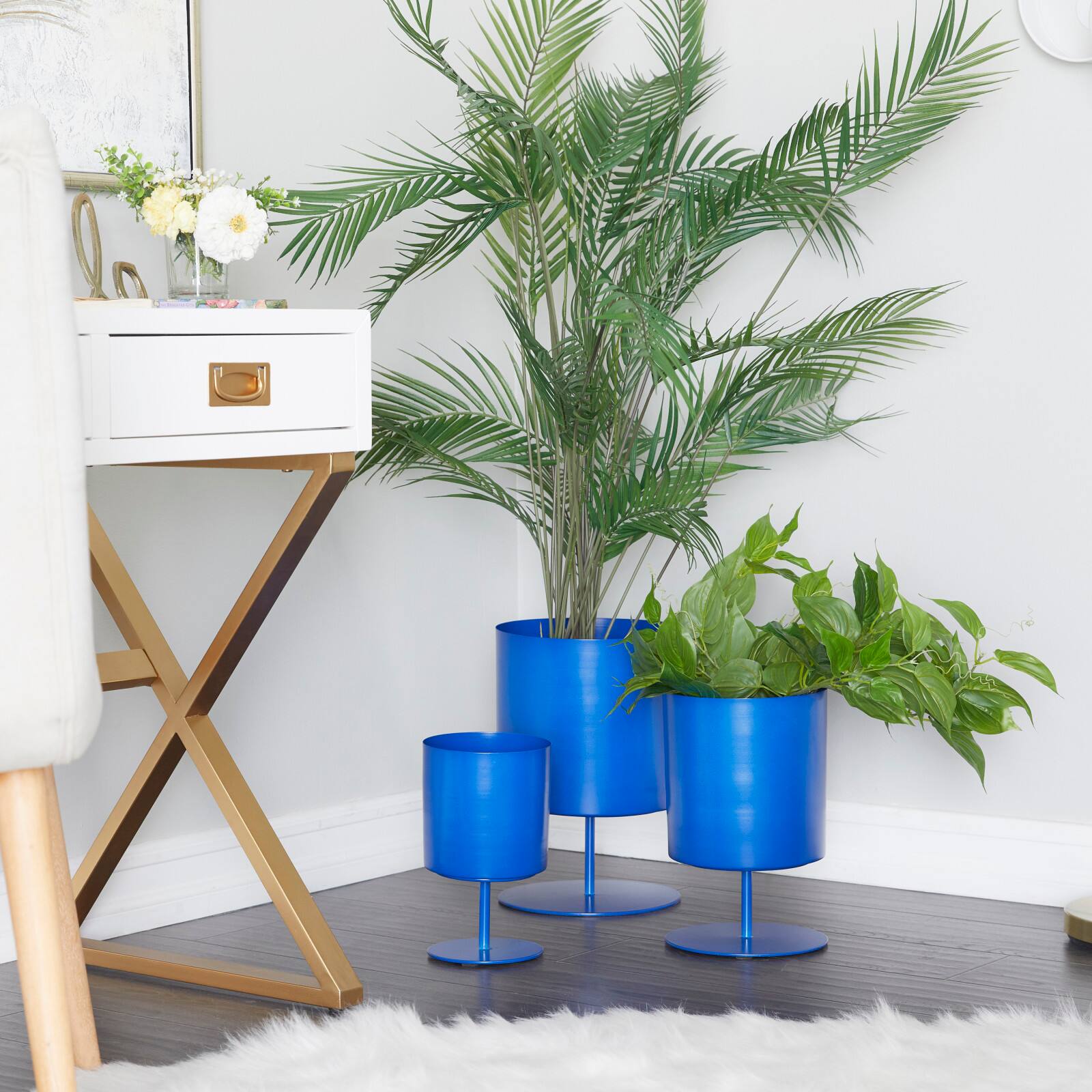 The Novogratz Metal Modern Planters Set
