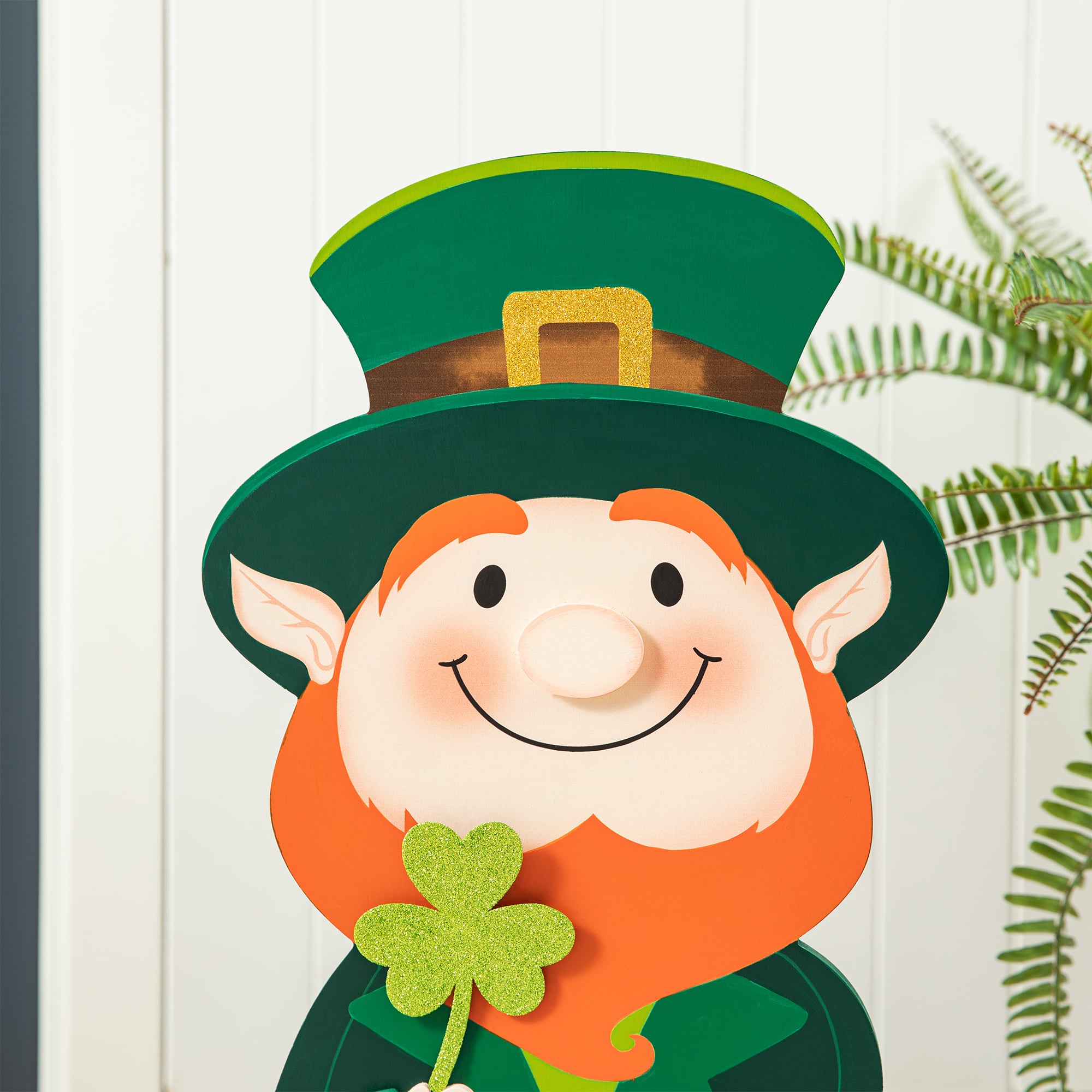 Glitzhome&#xAE; 23.5&#x22; St. Patrick&#x27;s Wooden Leprechaun Pot of Gold Porch D&#xE9;cor