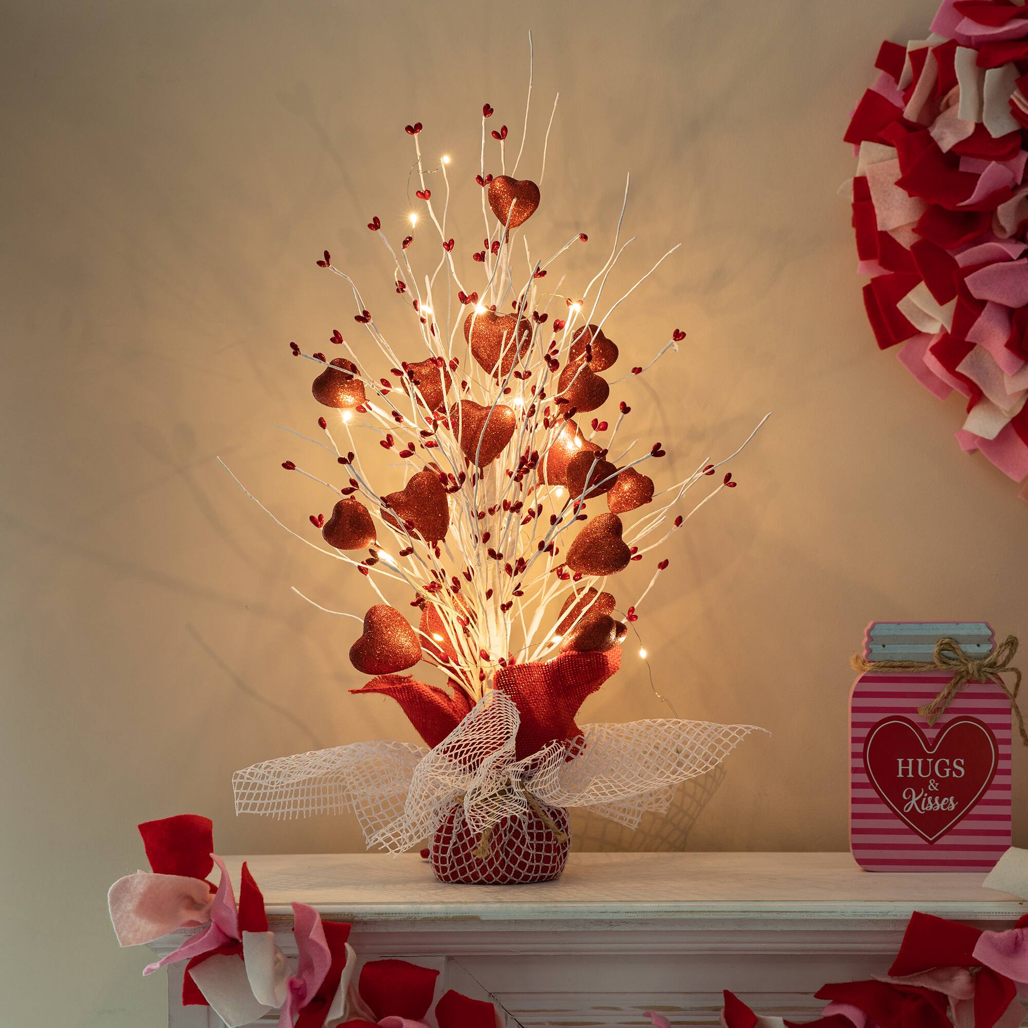 Glitzhome&#xAE; 21&#x22; Lighted Valentine&#x27;s Heart Table Tree