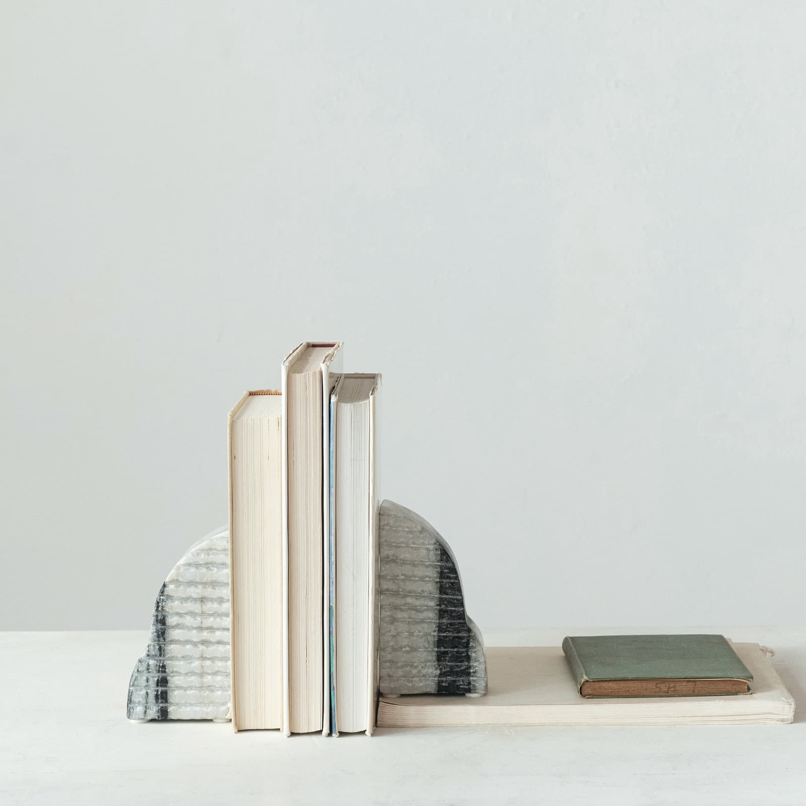 Hello Honey&#xAE; 5&#x22; Black M&#xE9;lange Carved Marble Bookend Set