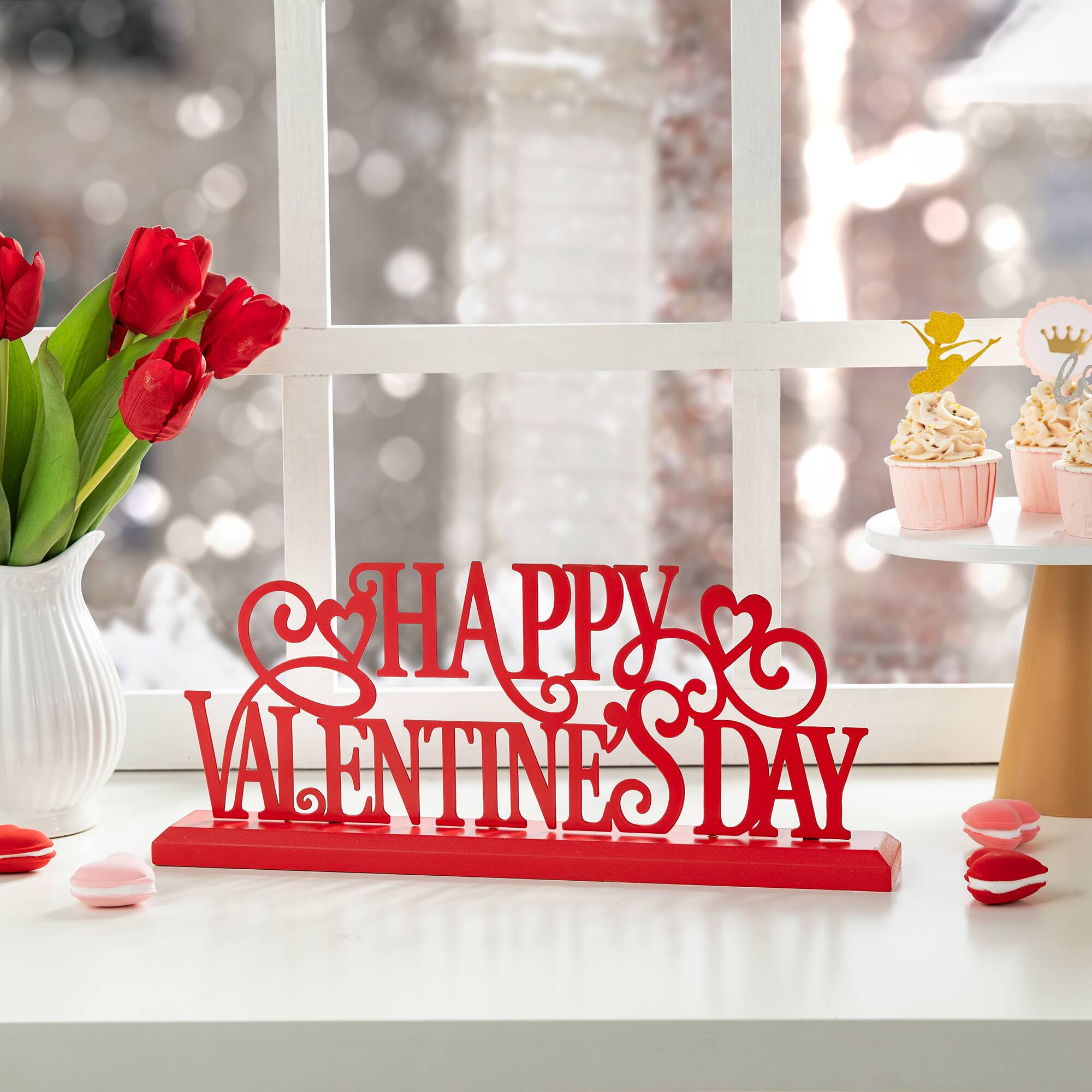 Glitzhome&#xAE; 16&#x22; Wooden &#x26; Metal Happy Valentine&#x27;s Day Table D&#xE9;cor