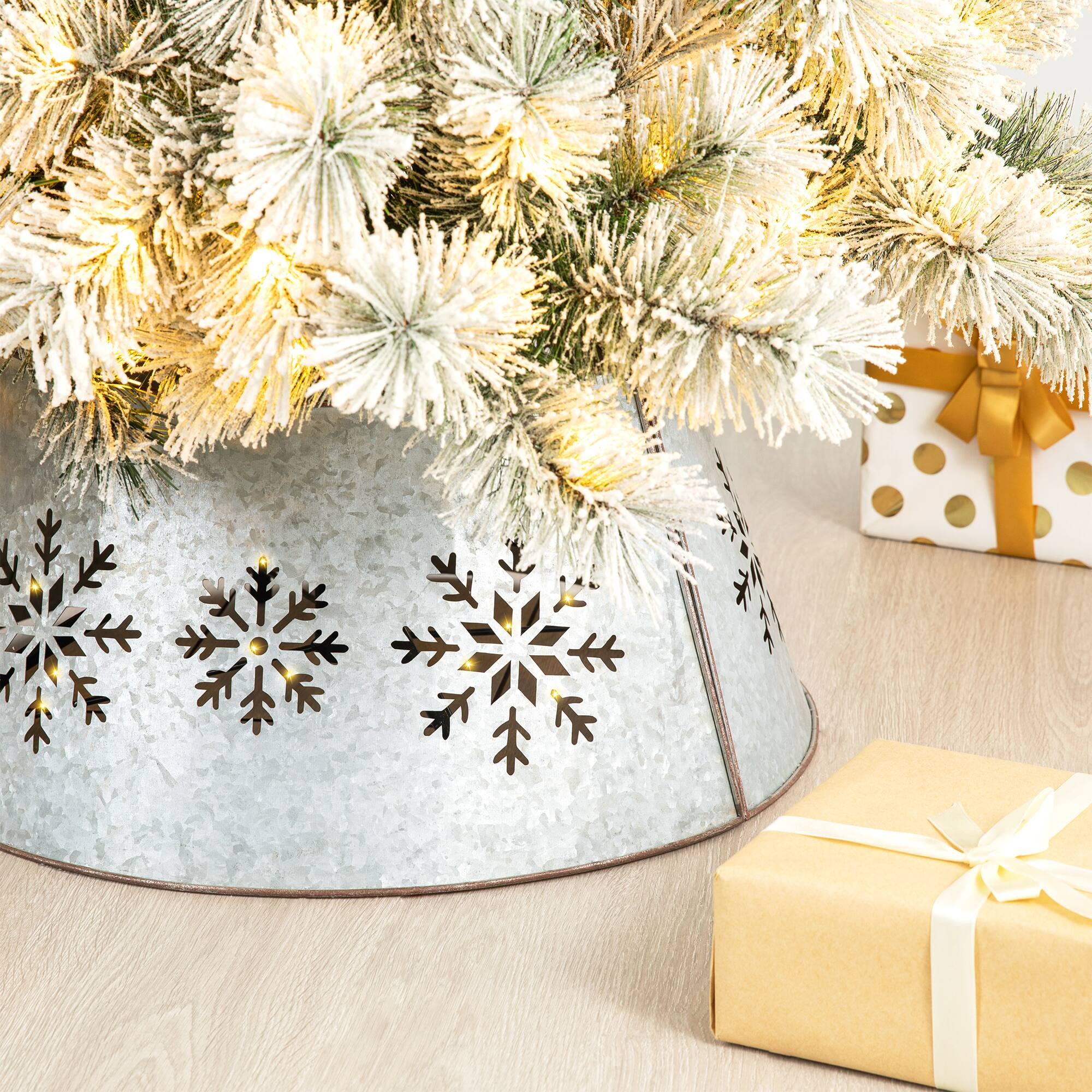 Glitzhome&#xAE; 21&#x22; Snowflake Diecut Metal Tree Collar with Light String