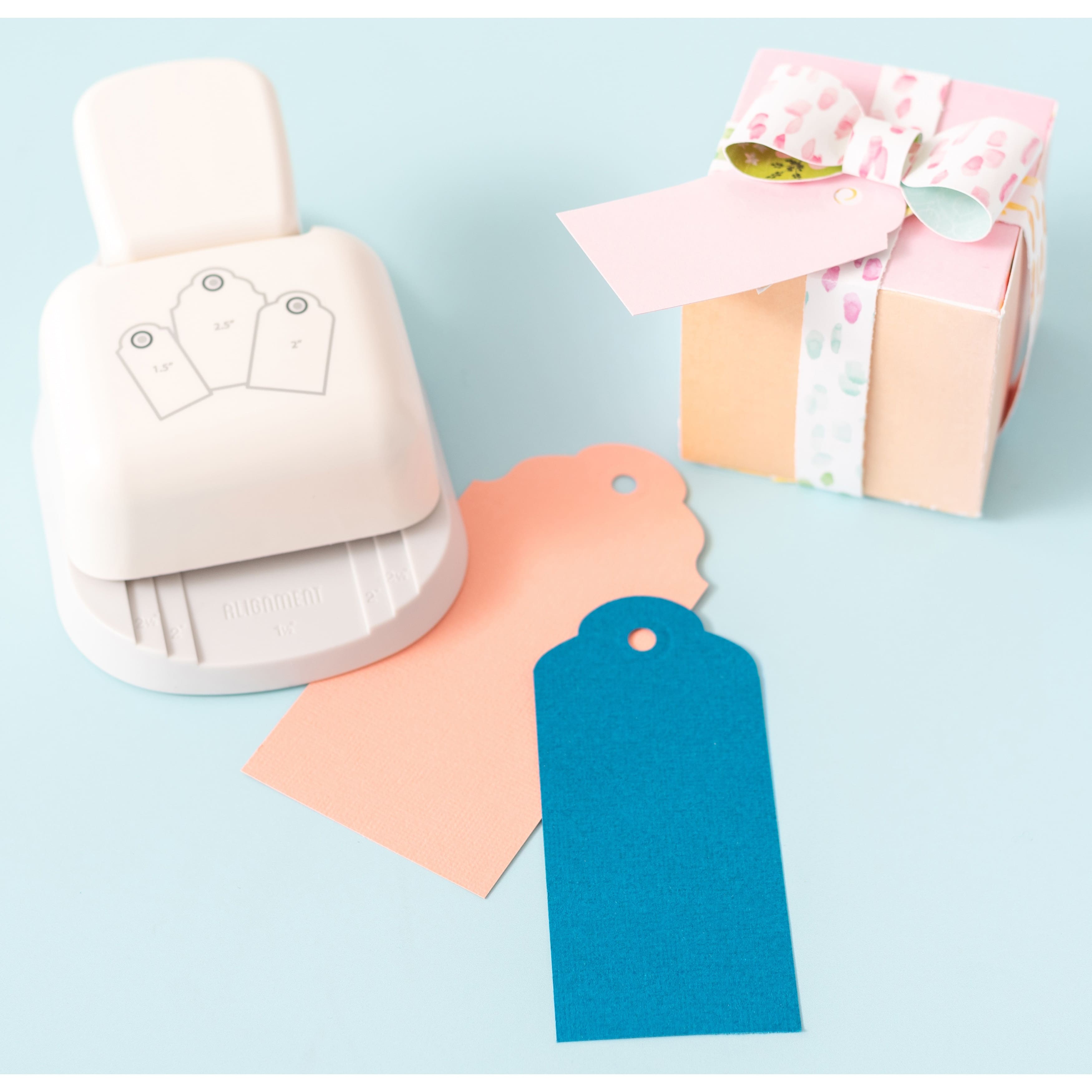 We R Memory Keepers® 3-in-1 Rounded Tag Punch