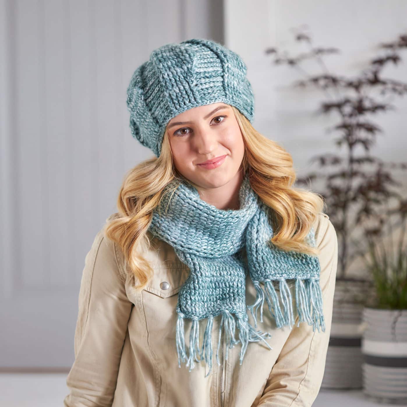 Foulard avec franges au crochet Jaspé Naturel de Loops & Threads