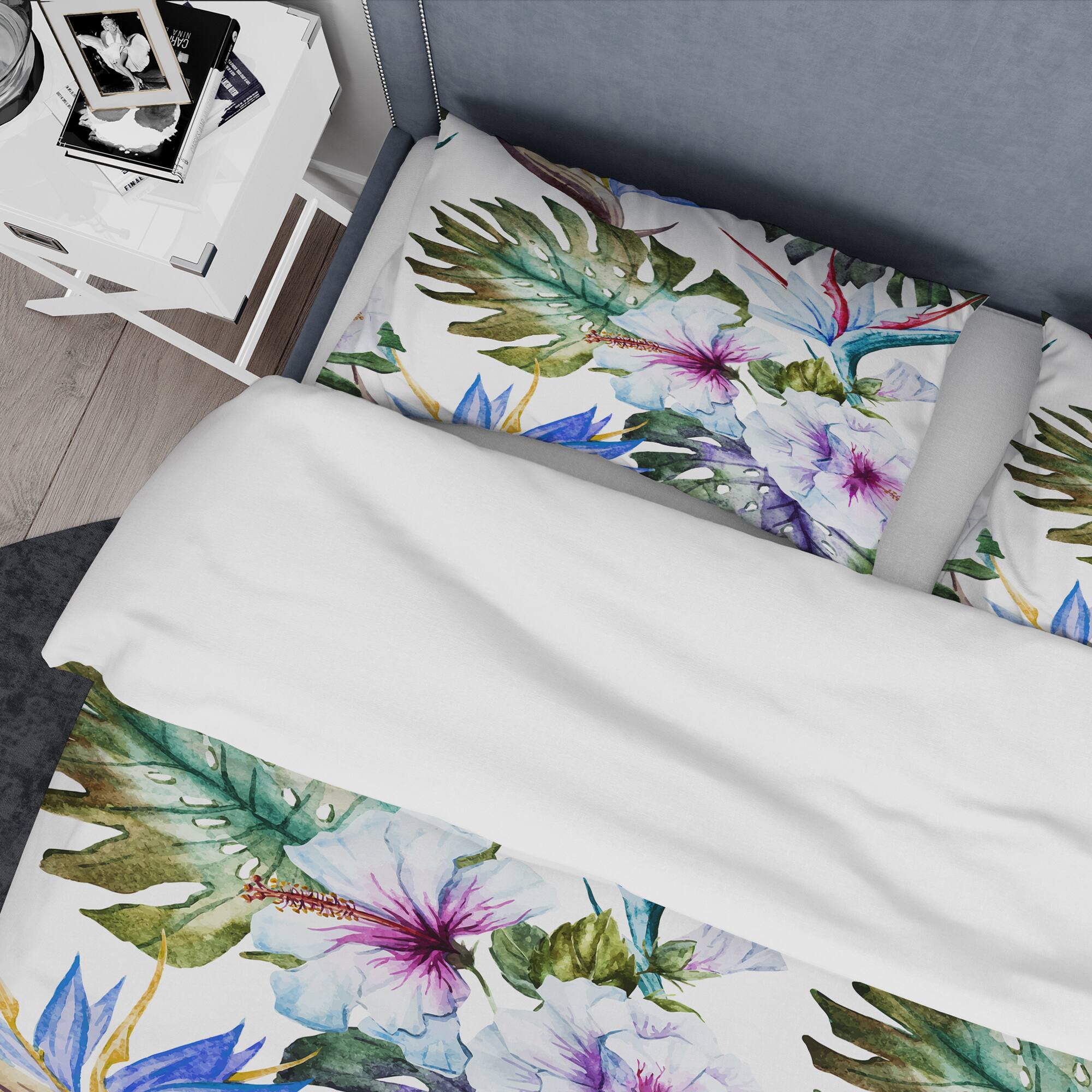 Designart &#x27;Watercolor Hibiscus Patterns&#x27; Tropical Bedding Set - Duvet Cover &#x26; Shams
