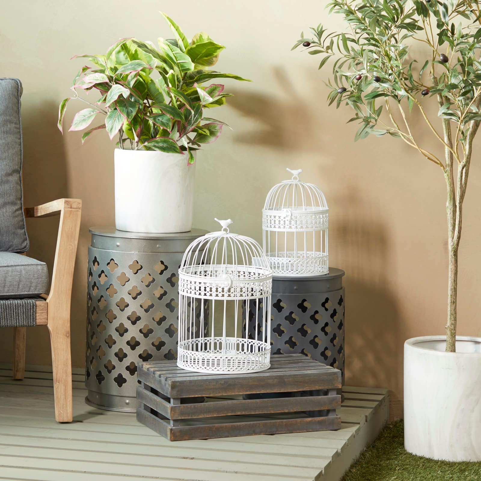 White Metal Country cottage Birdcage, Set of 2&#x22; 16&#x22;, 12&#x22;