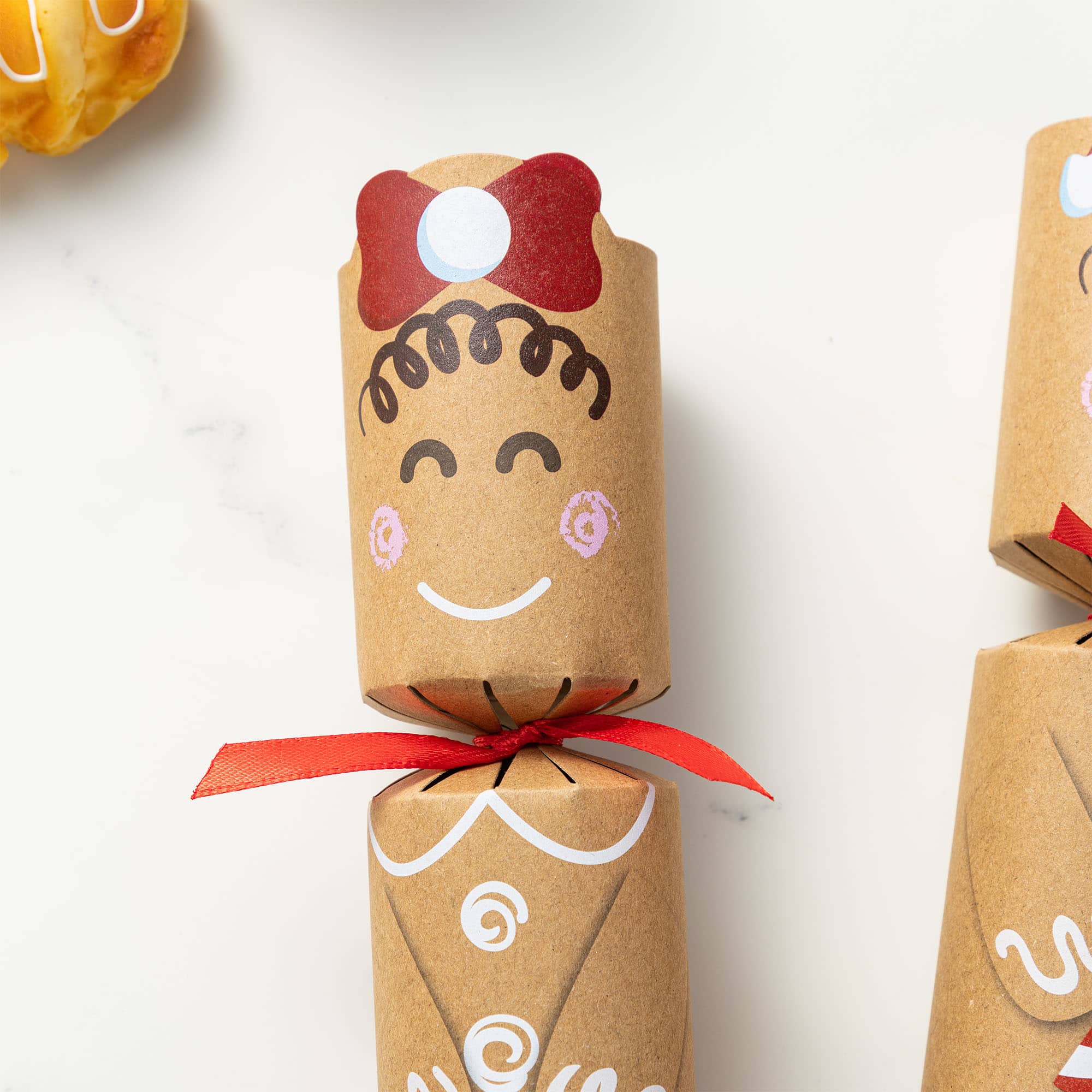 Glitzhome&#xAE; 8PK 2&#x22;D x 12&#x22;H Gingerbread Man Christmas Party Crackers with Gift Contents