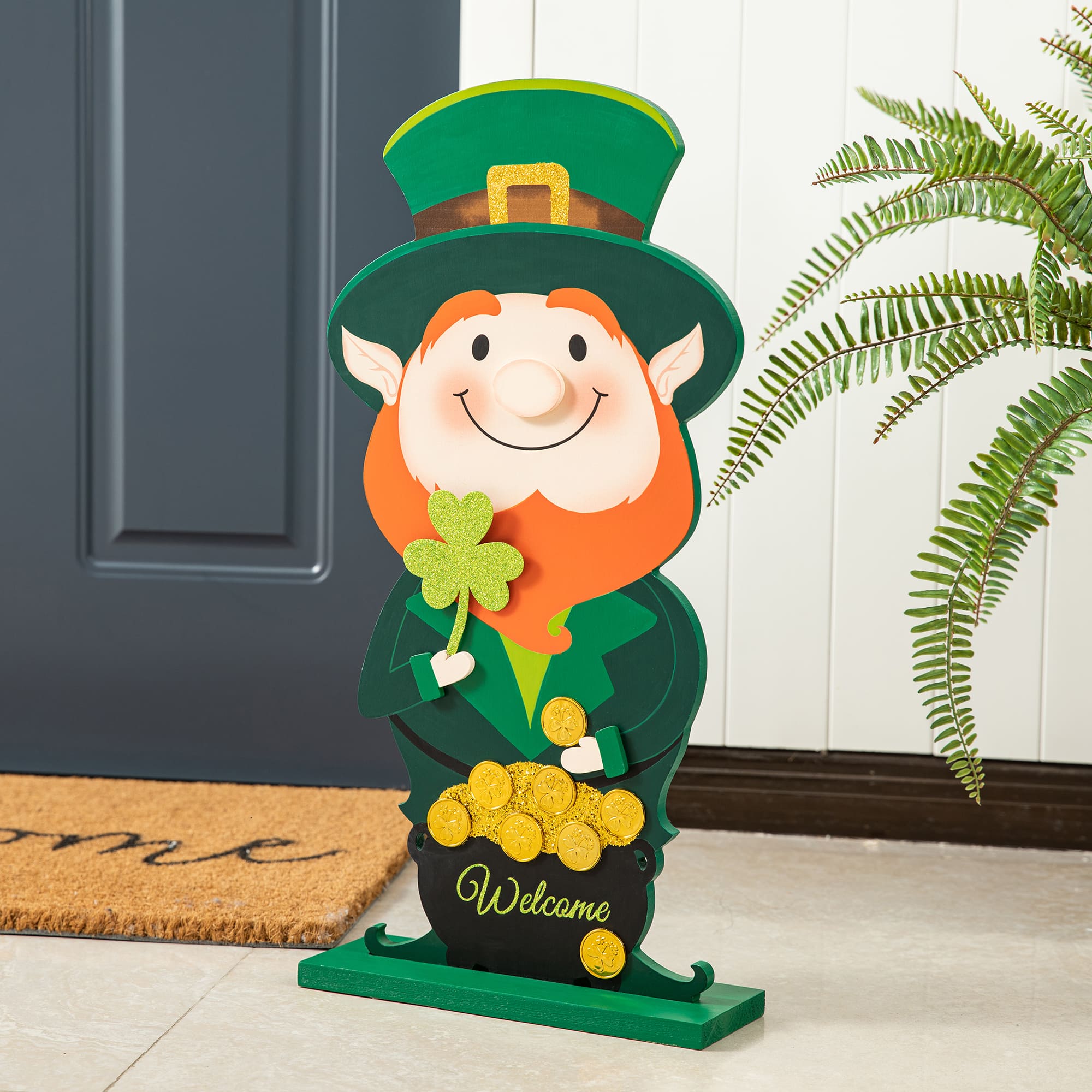 Glitzhome&#xAE; 23.5&#x22; St. Patrick&#x27;s Wooden Leprechaun Pot of Gold Porch D&#xE9;cor