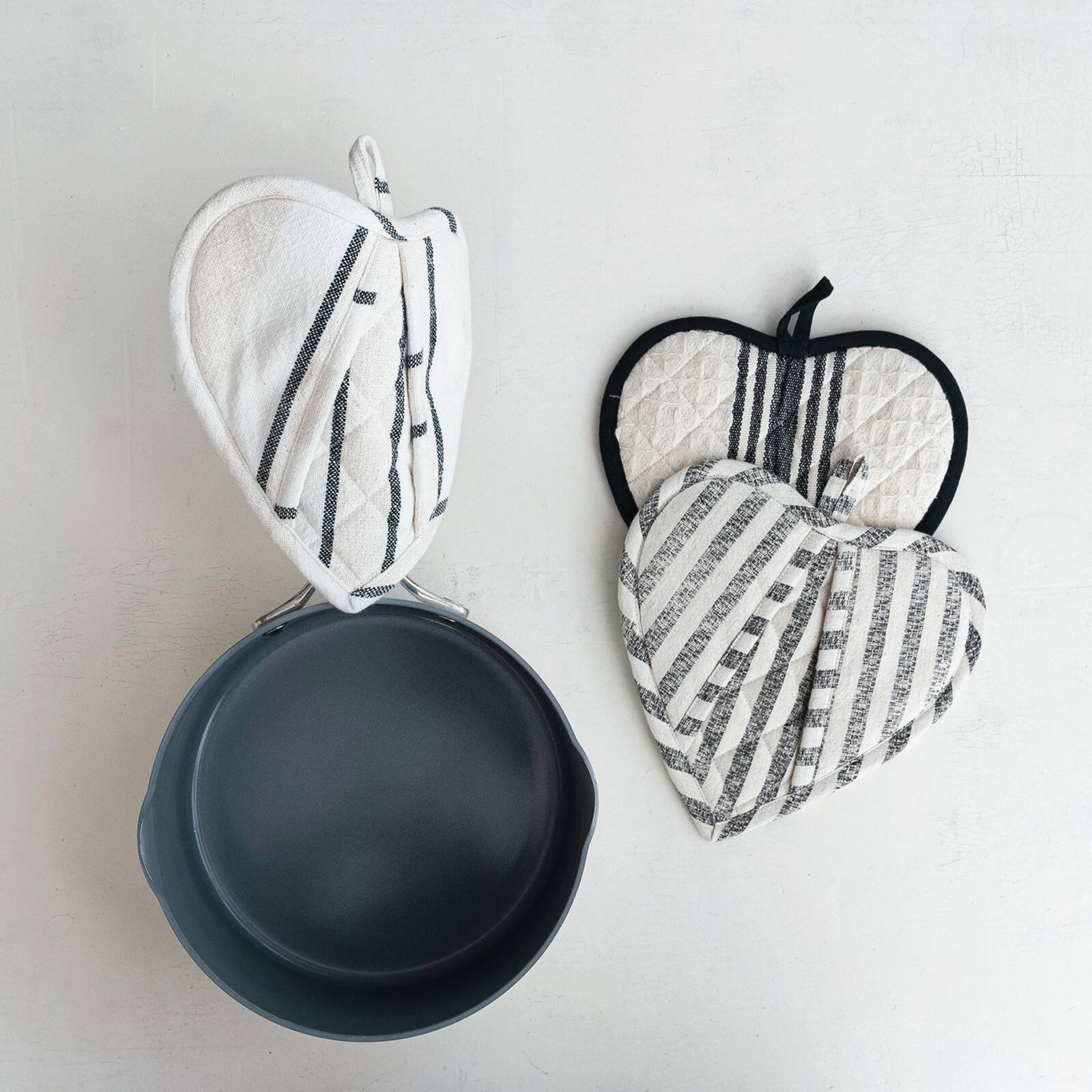 Hello Honey® Black & White Chic Cotton Quilted Heart Shaped Pot Holders Set