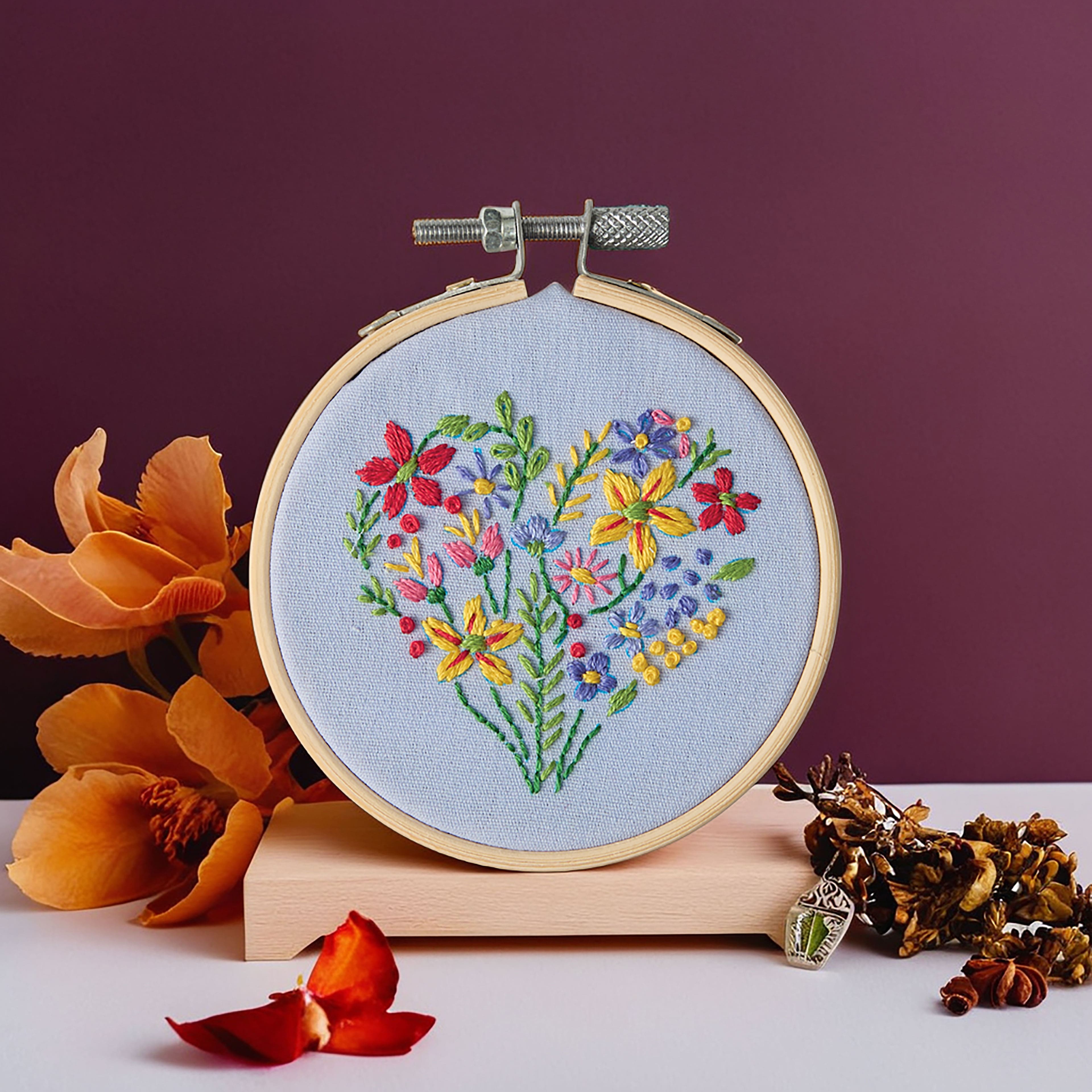 3.5&#x22; Floral Heart Stamped Design Embroidery Kit with Hoop by Loops &#x26; Threads&#xAE;