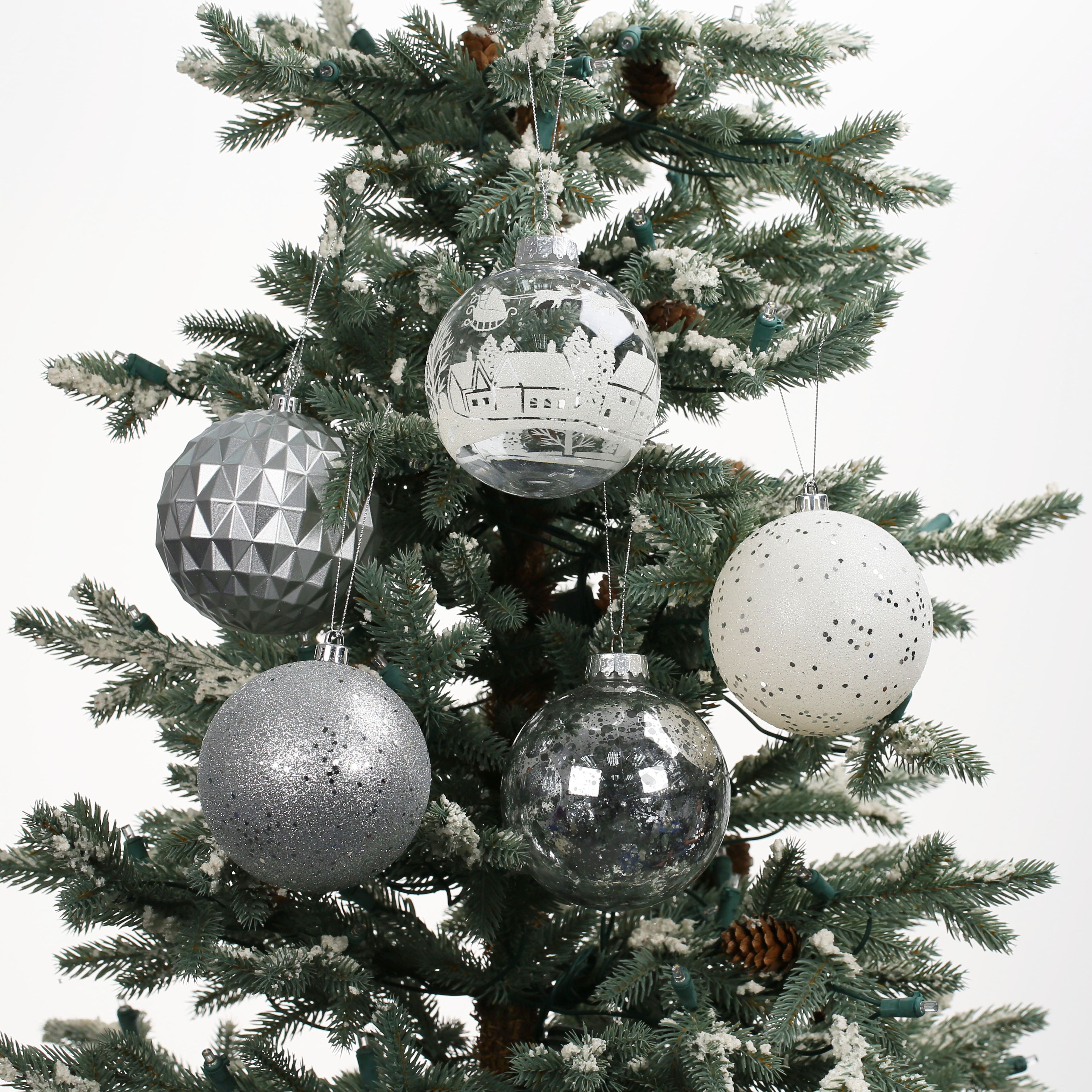 Ensemble de 18&#xA0;boules de No&#xEB;l incassables argent&#xE9;es et blanches de 97&#xA0;mm d&#x2019;Ashland