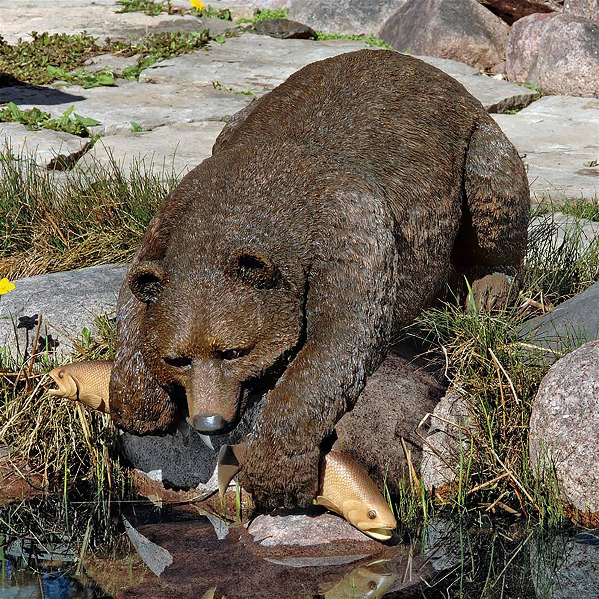 Design Toscano 17&#x22; Catch of the Day Grand Bear Sculpture