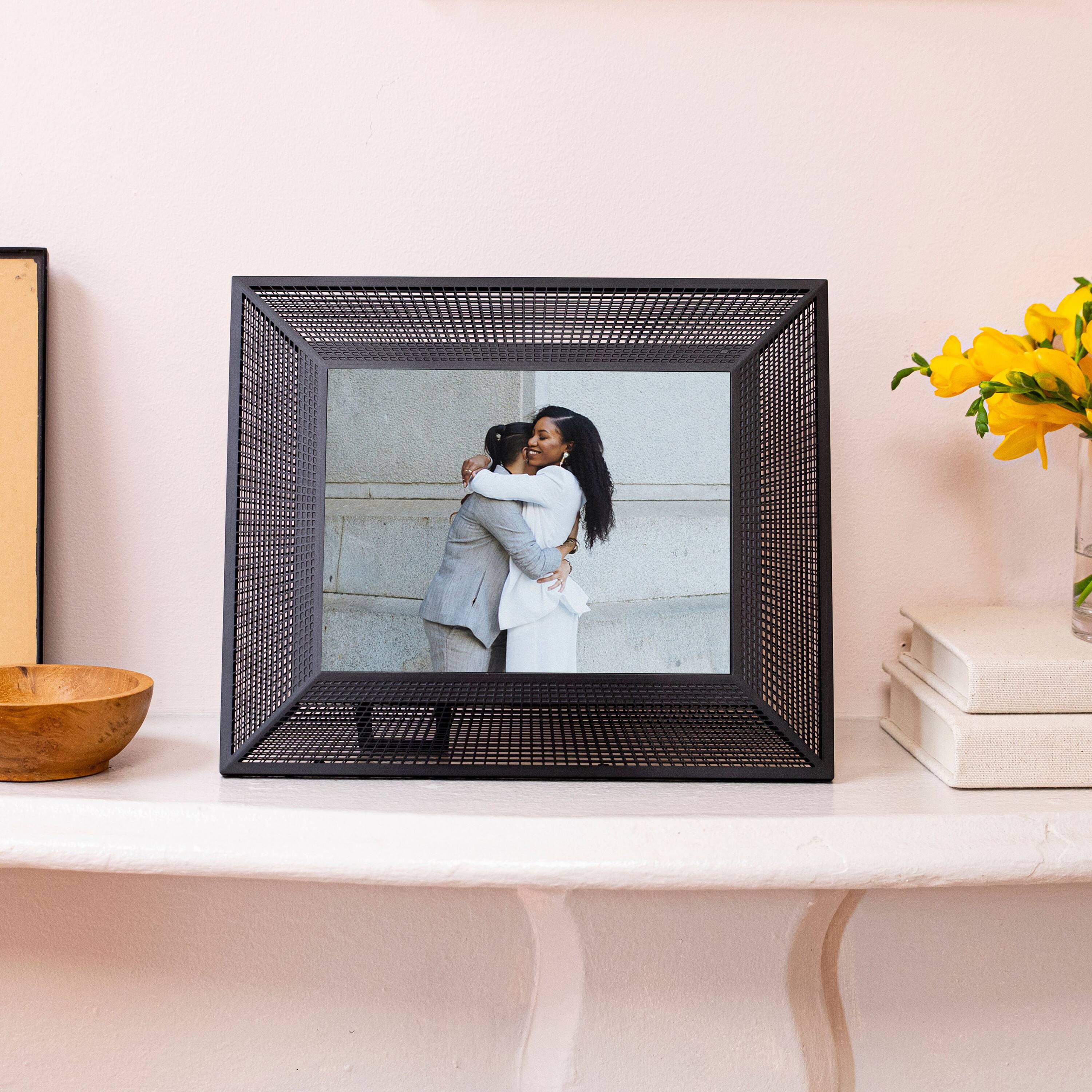 Aura Frames Black Onyx Smith Frame with Speaker