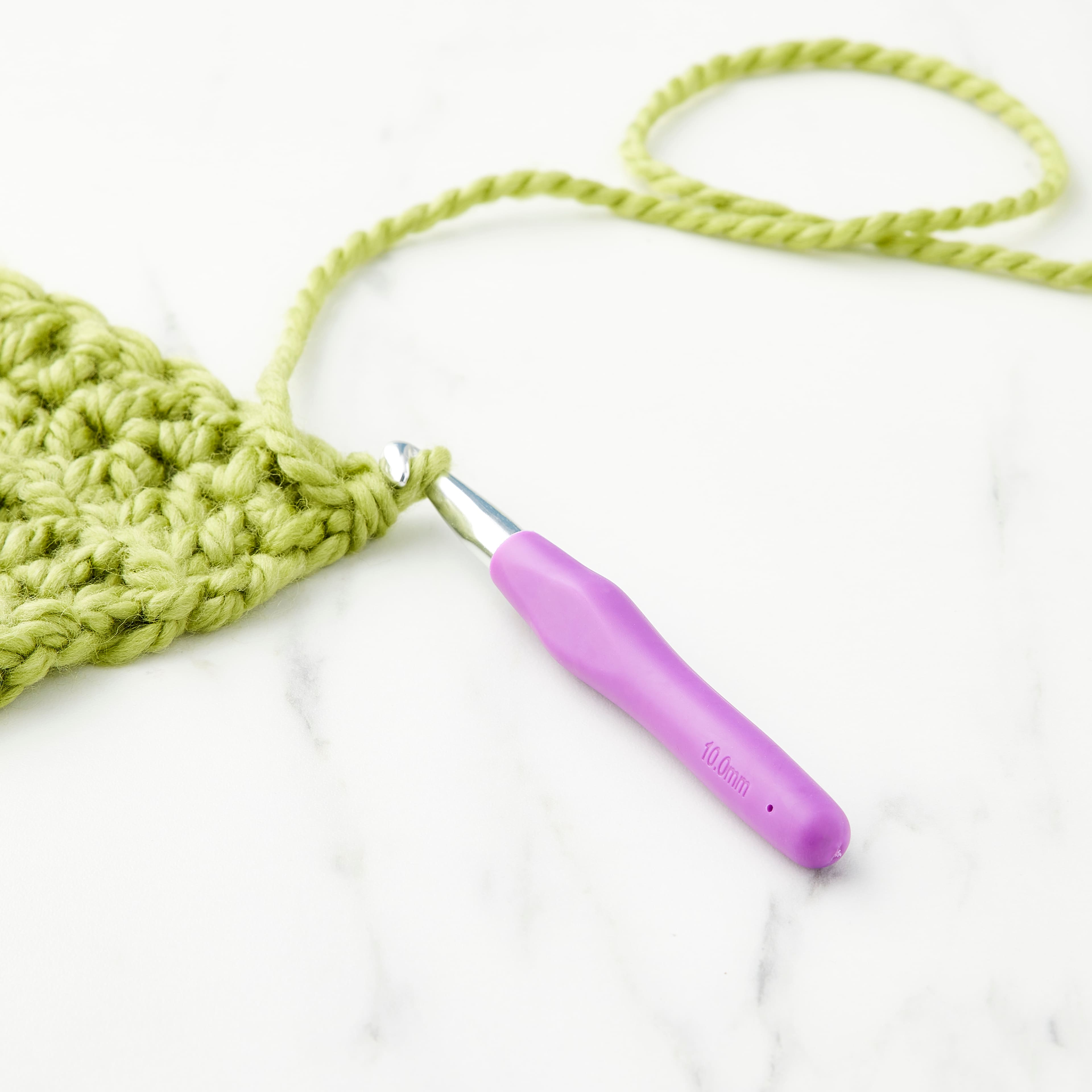 Ergonomic Aluminum Crochet Hook by Loops & Threads®