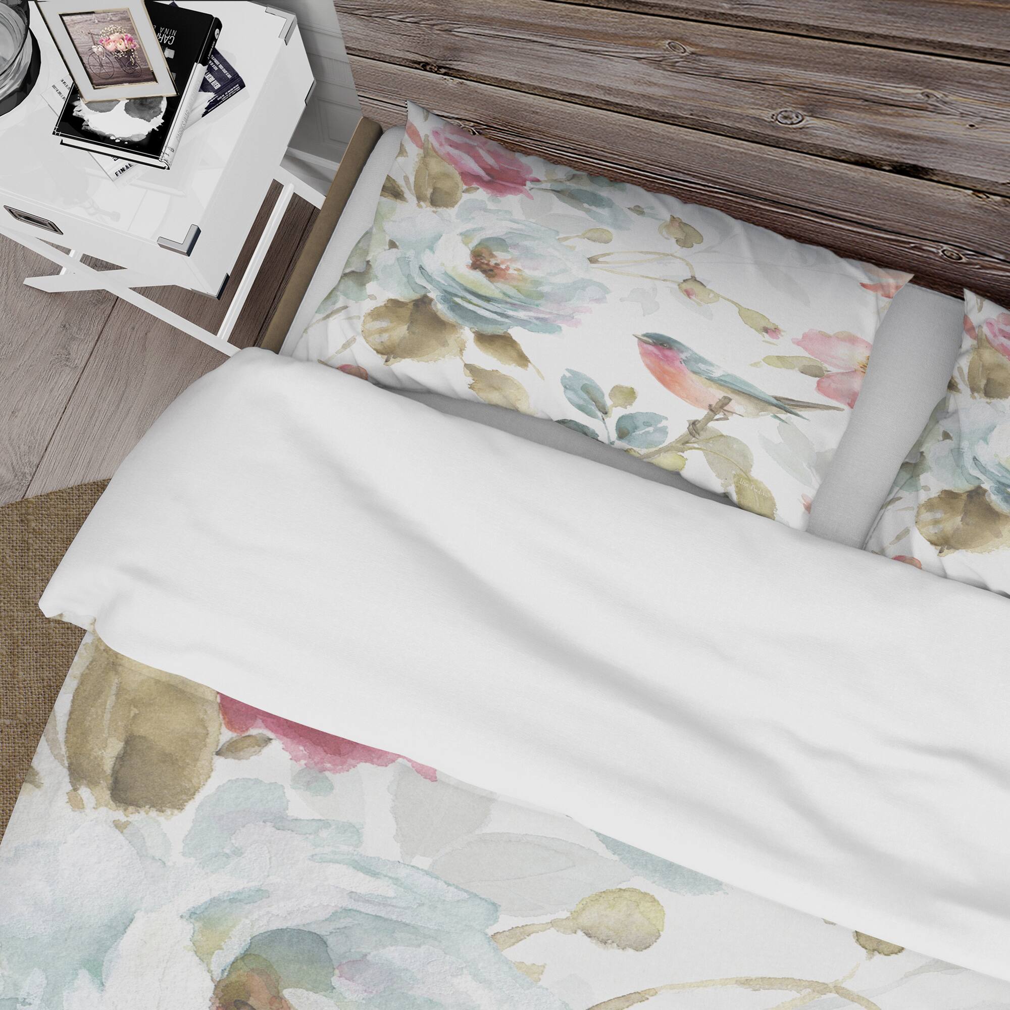 Designart &#x27;Beautiful Bird Romance I&#x27; Cottage Bedding Set - Duvet Cover &#x26; Shams