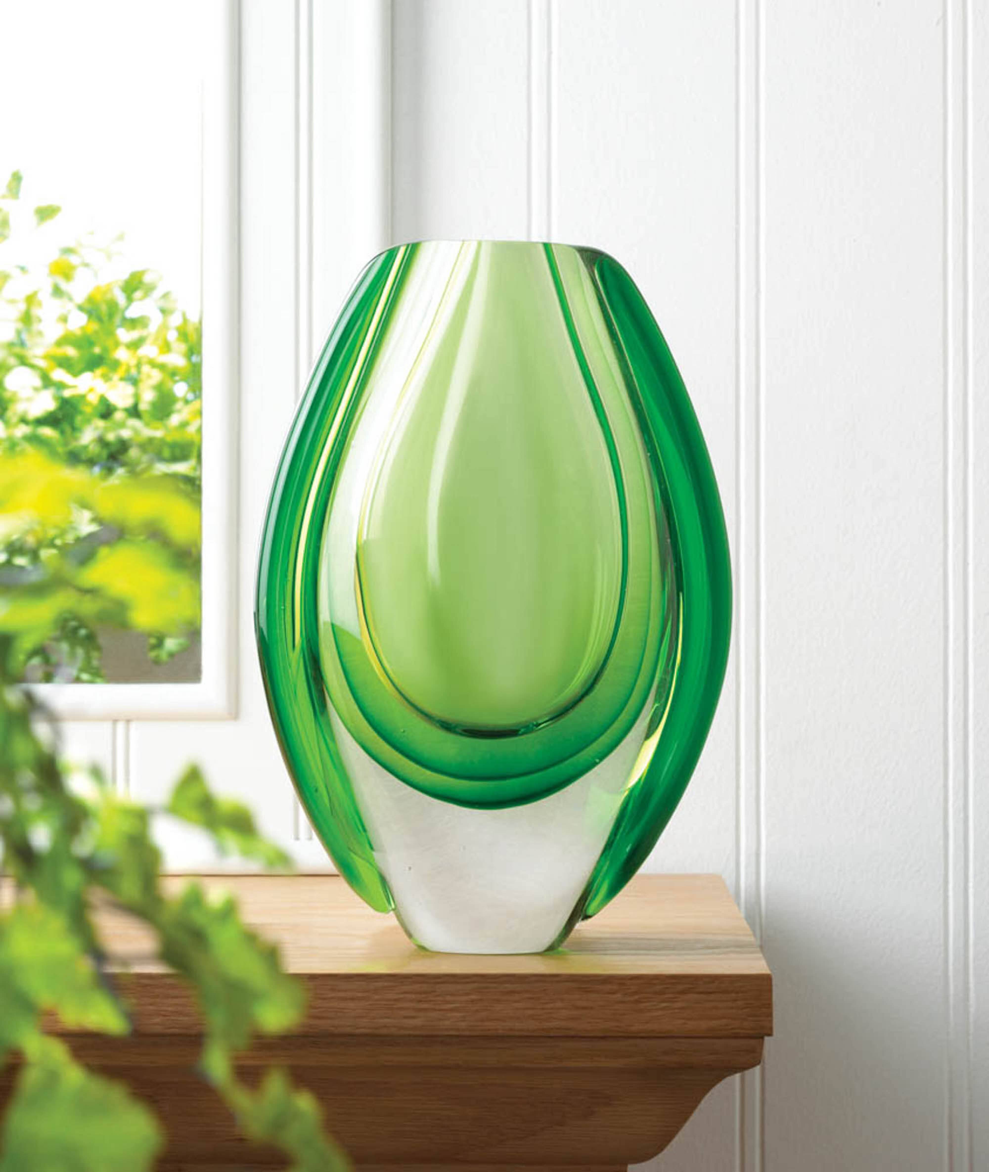 8.5&#x22; Emerald Art Glass Vase