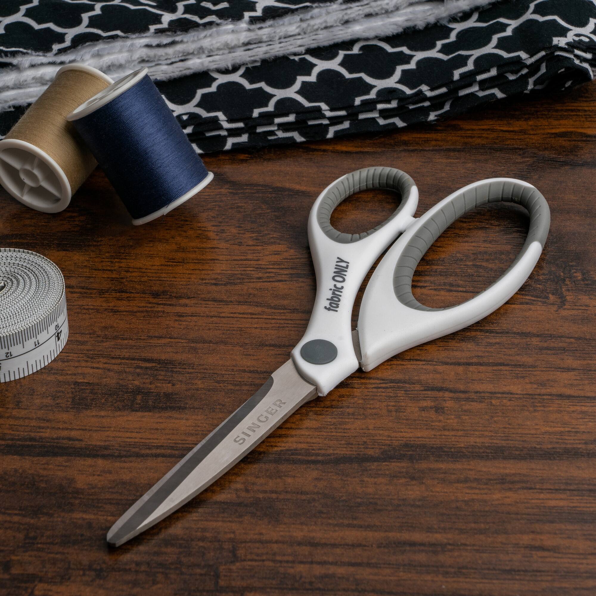 SINGER® 8.5" Sewing Scissors With Comfort Grip