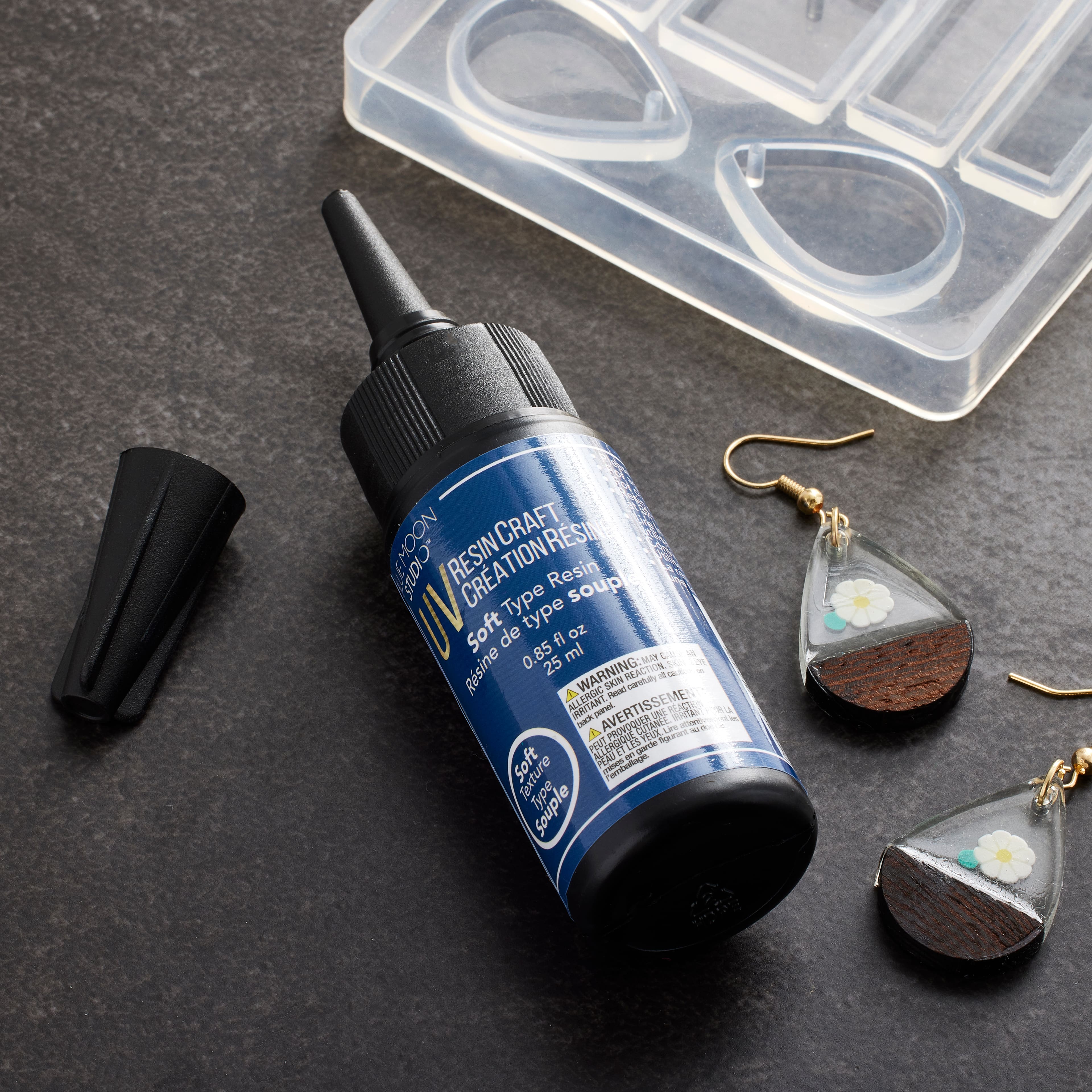 Blue Moon Beads UV Resin Craft UV Resin 40ml Bottle, High-Quality Crystal  Clear, Hard-Type Resin 