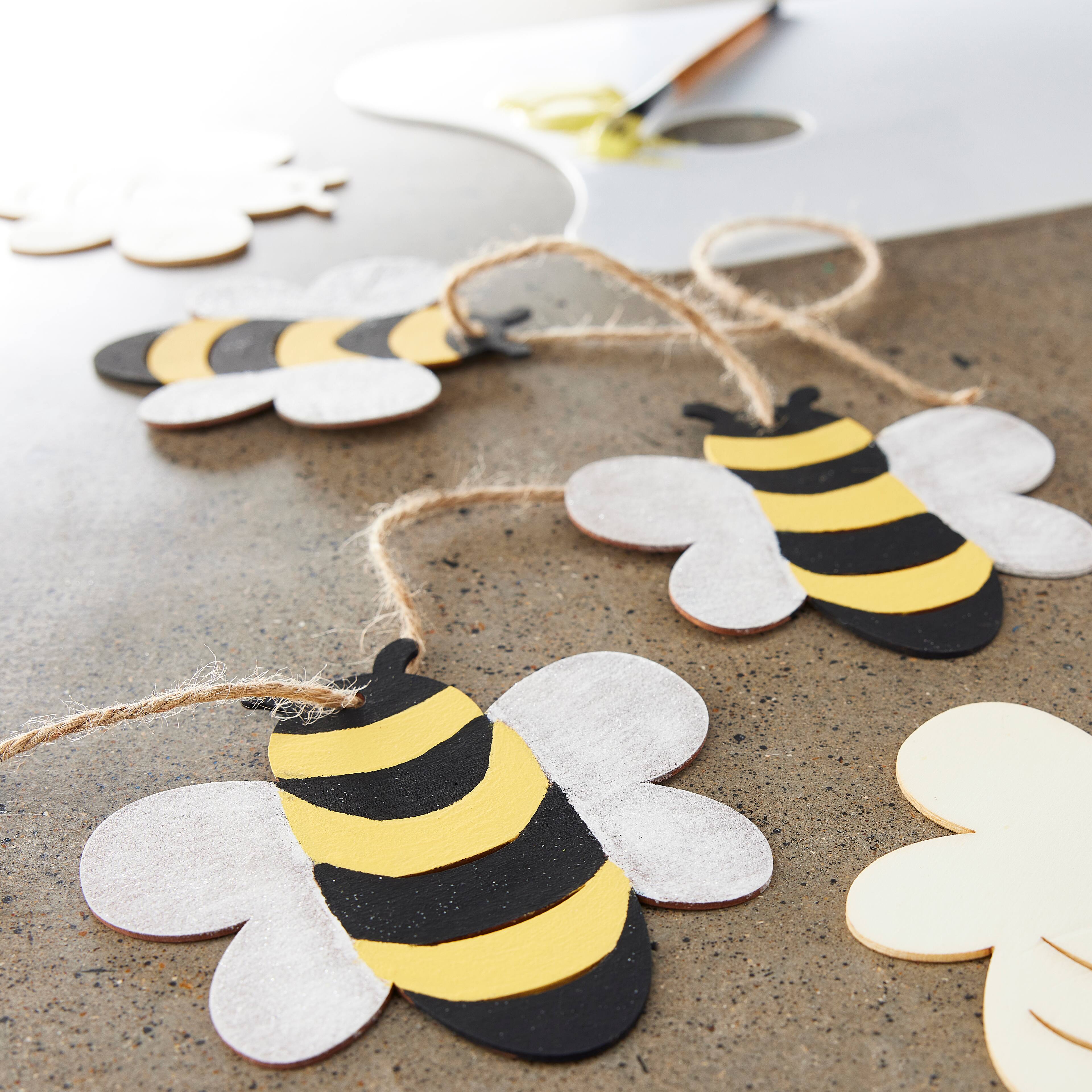 24 Pack: Unfinished Wooden Bee Banner by Make Market&#xAE;