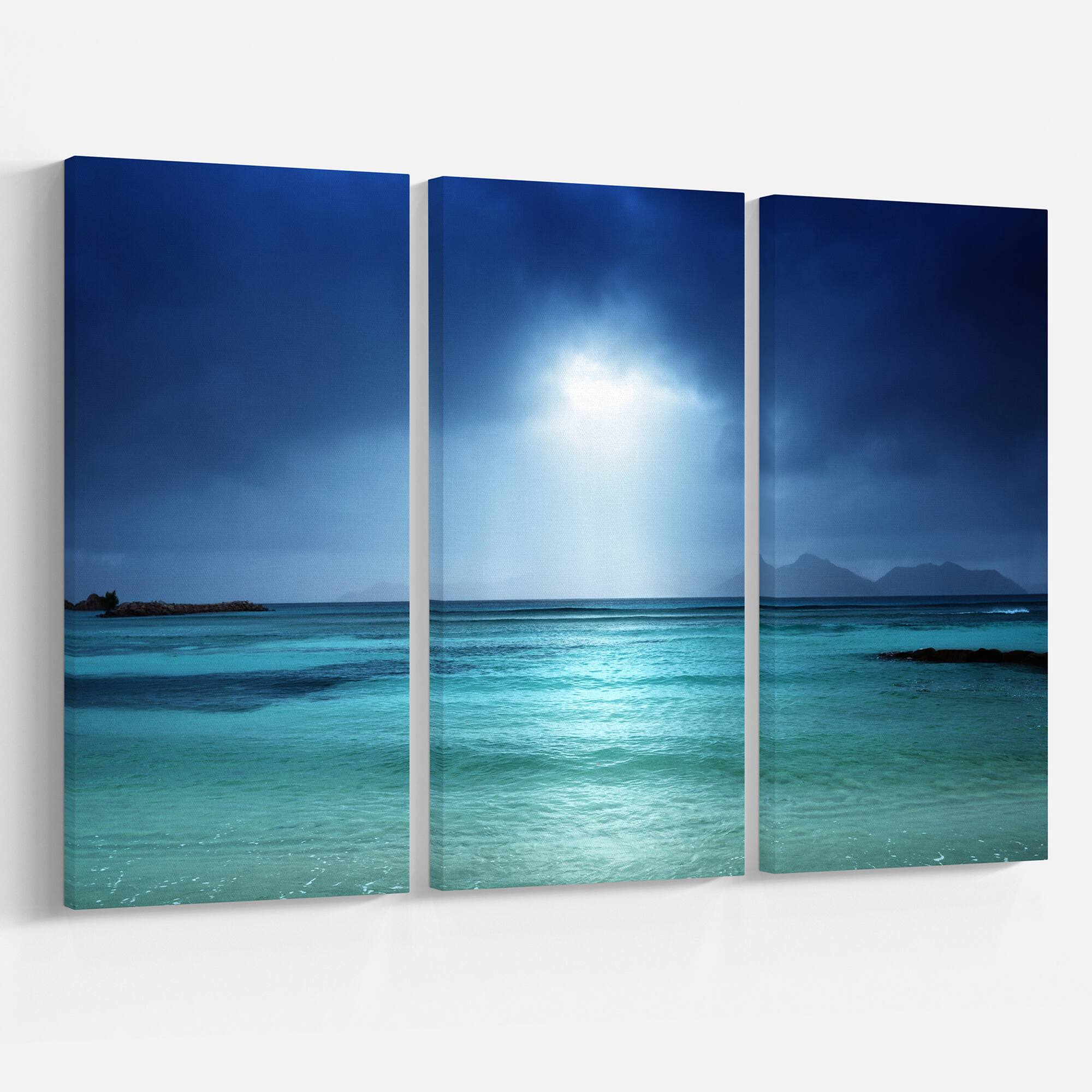 Designart - Blue sky on the beach of la Digue island Seychelles