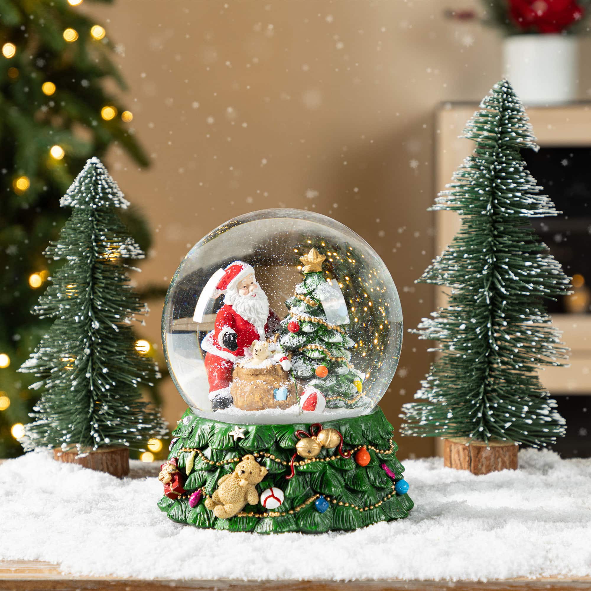 Glitzhome&#xAE; 150mm Christmas Resin Lighted Musical Snowflakes Santa Waterglobe