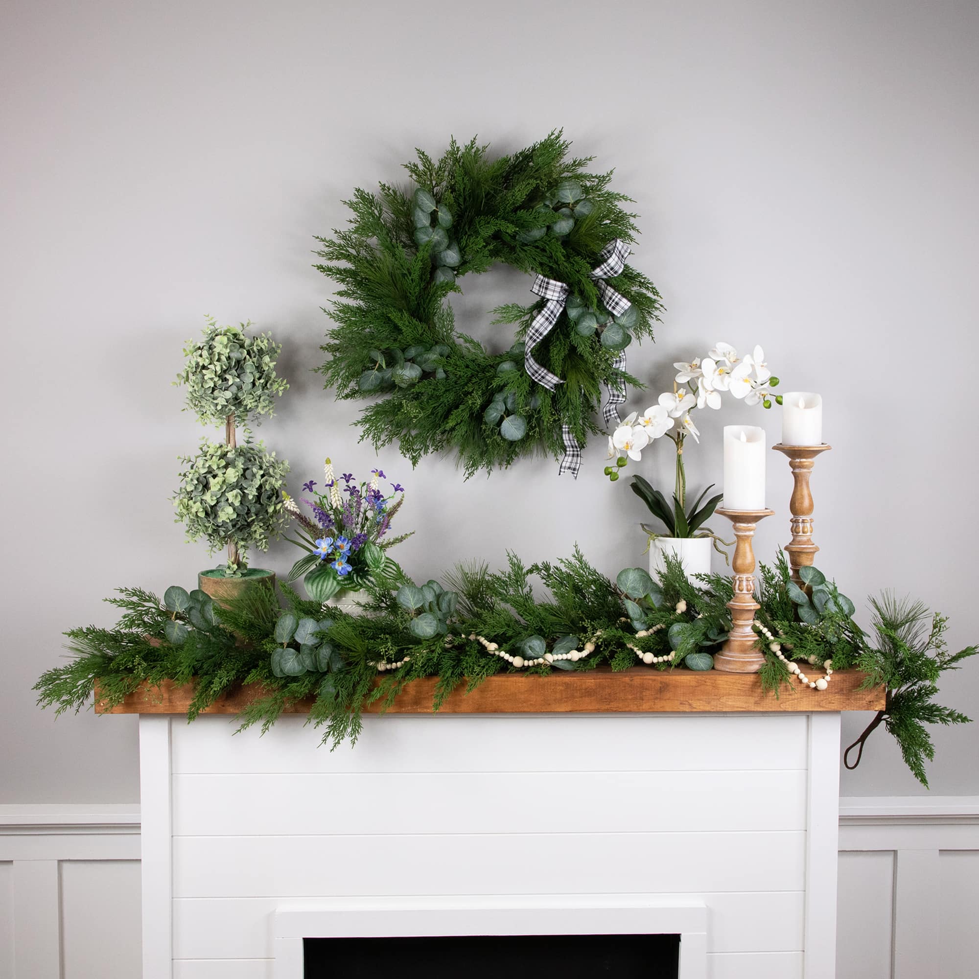 24&#x22; Eucalyptus &#x26; Mixed Pine Christmas Wreath