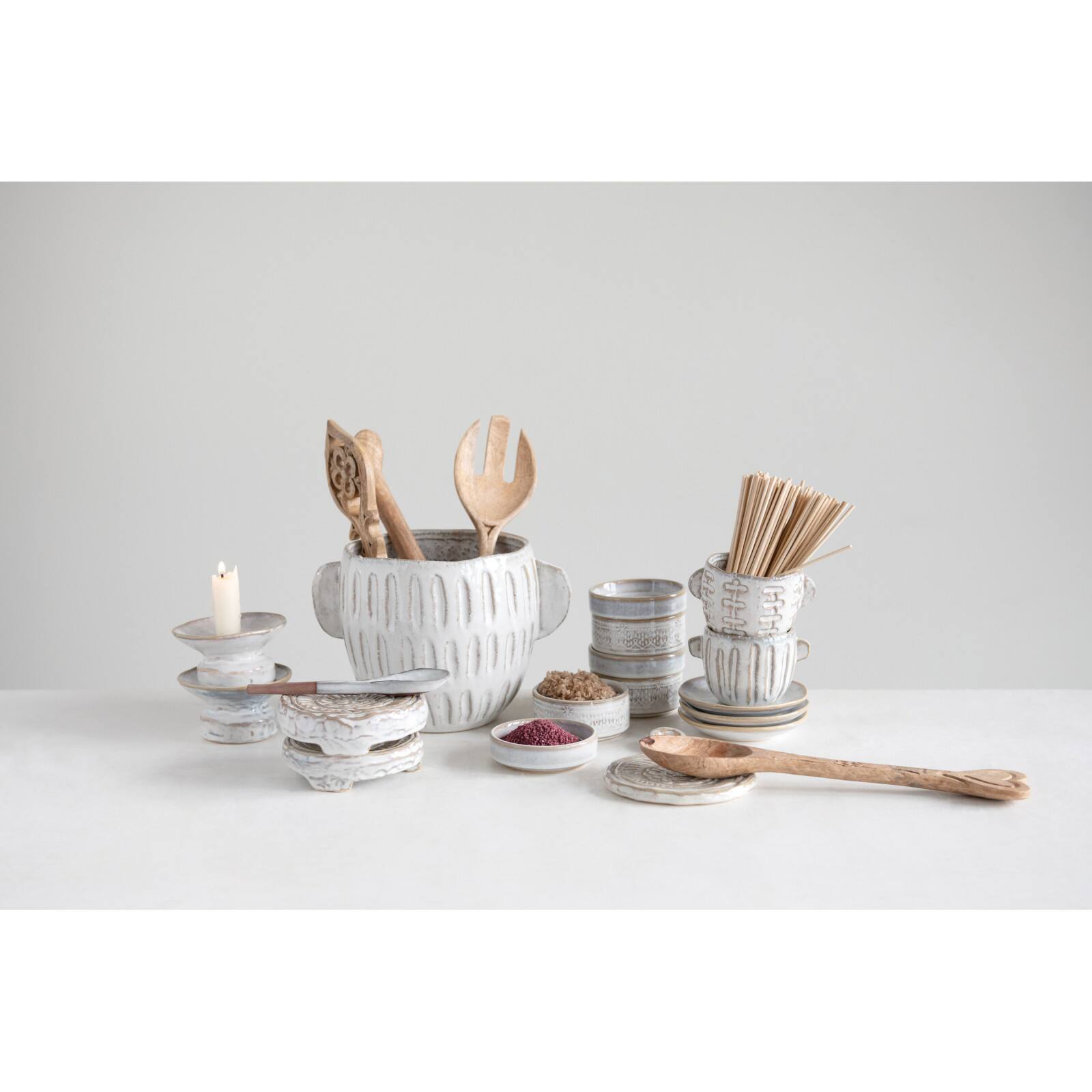 6.5" Glazed Embossed Stoneware Planter 