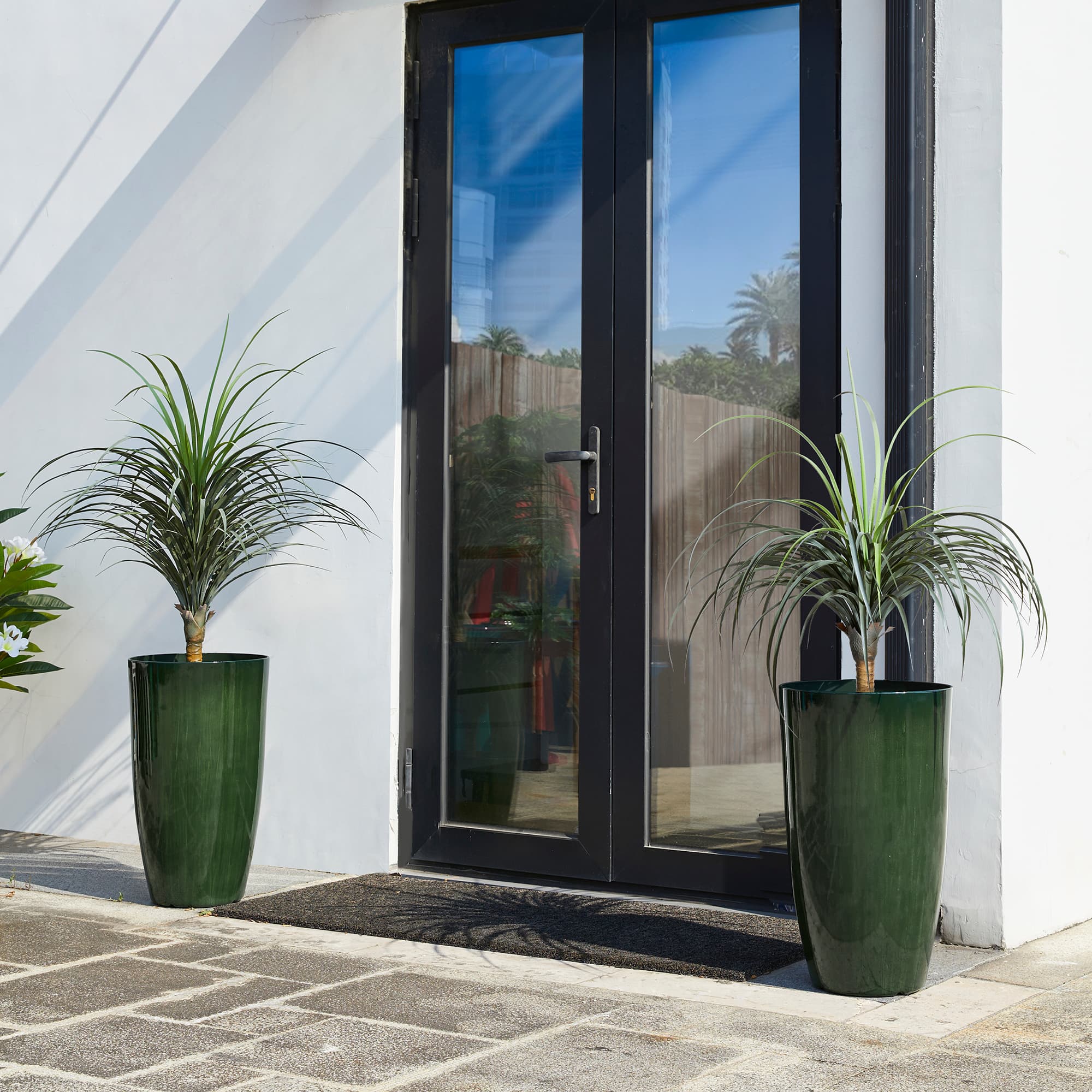 Glitzhome&#xAE; 23.5&#x22; Gradient Green Faux Ceramic Tall Plastic Planters, 2ct.