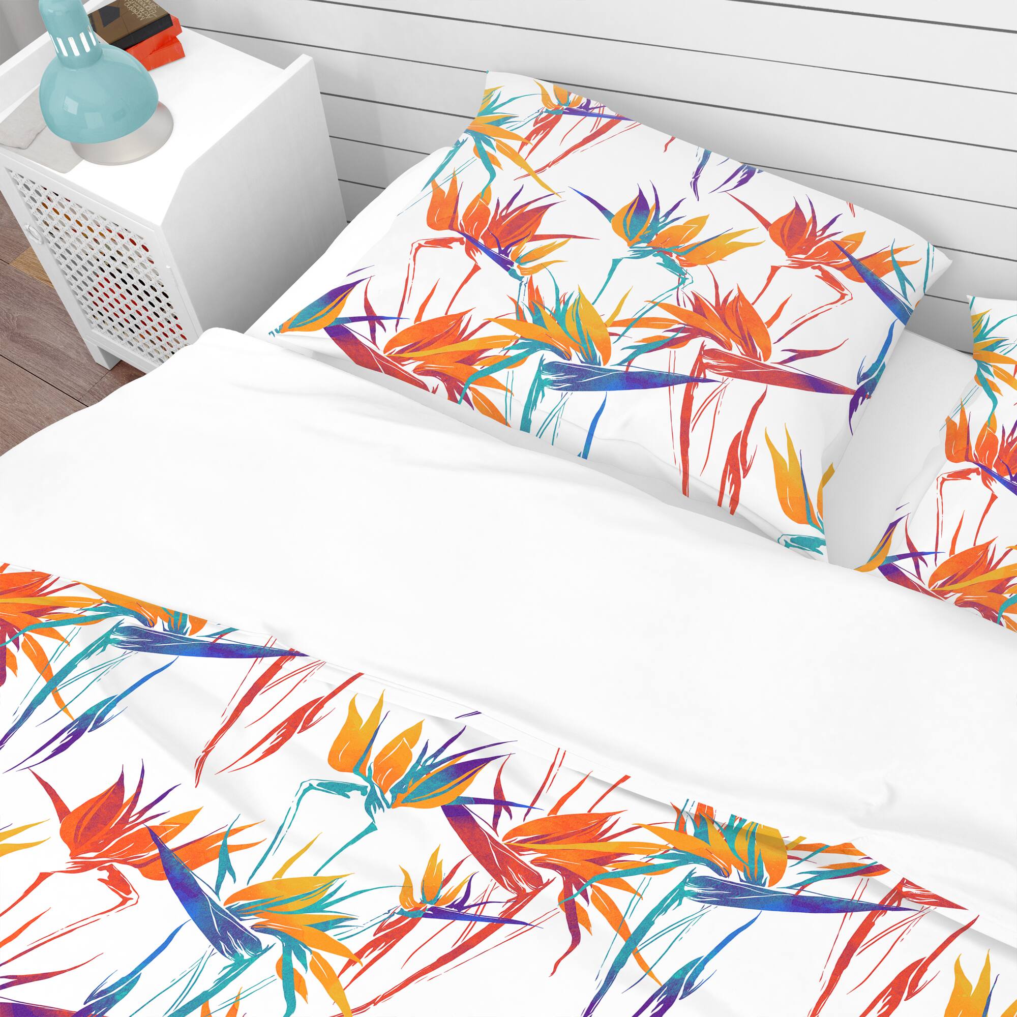 Designart &#x27;Imprints Strelitzia Flowers Mix Repeat Pattern&#x27; Tropical Bedding Set - Duvet Cover &#x26; Shams