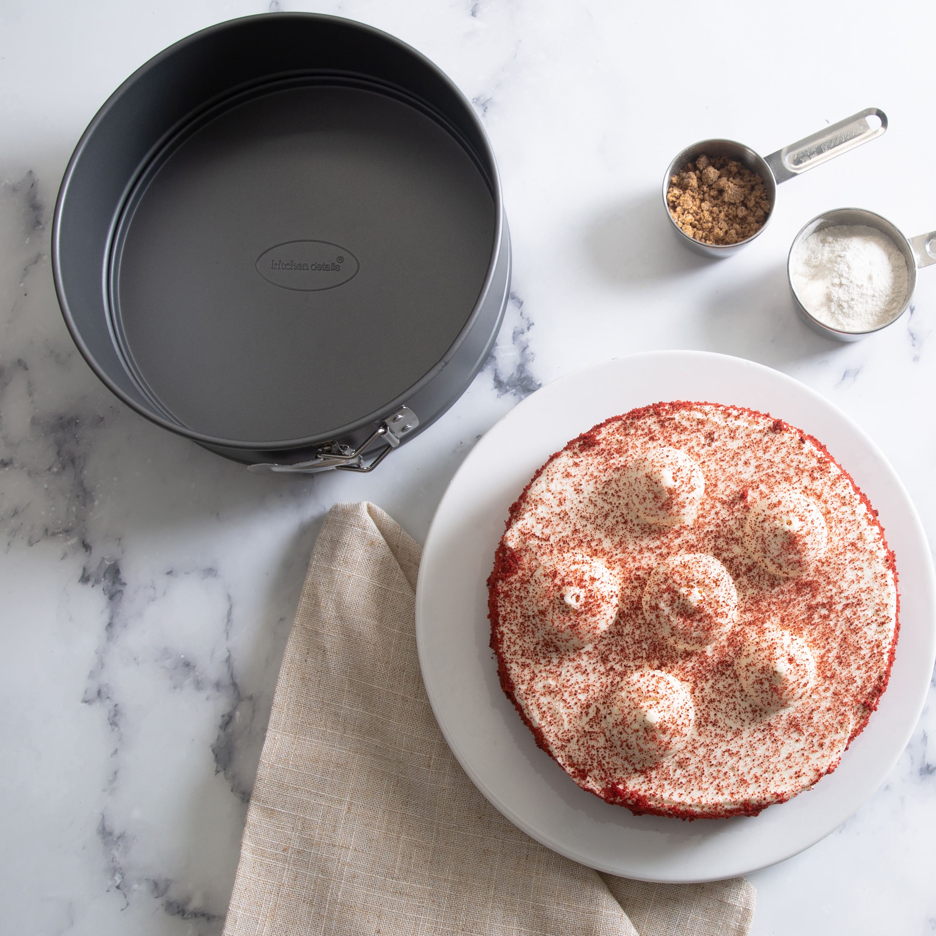 Kitchen Details 9.5&#x22; Round Spring Form Pan