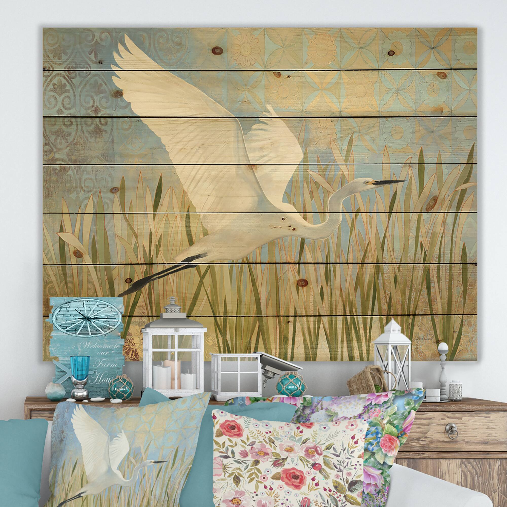 Designart - Snowy Egret in Flight vII - Farmhouse Print on Natural Pine Wood