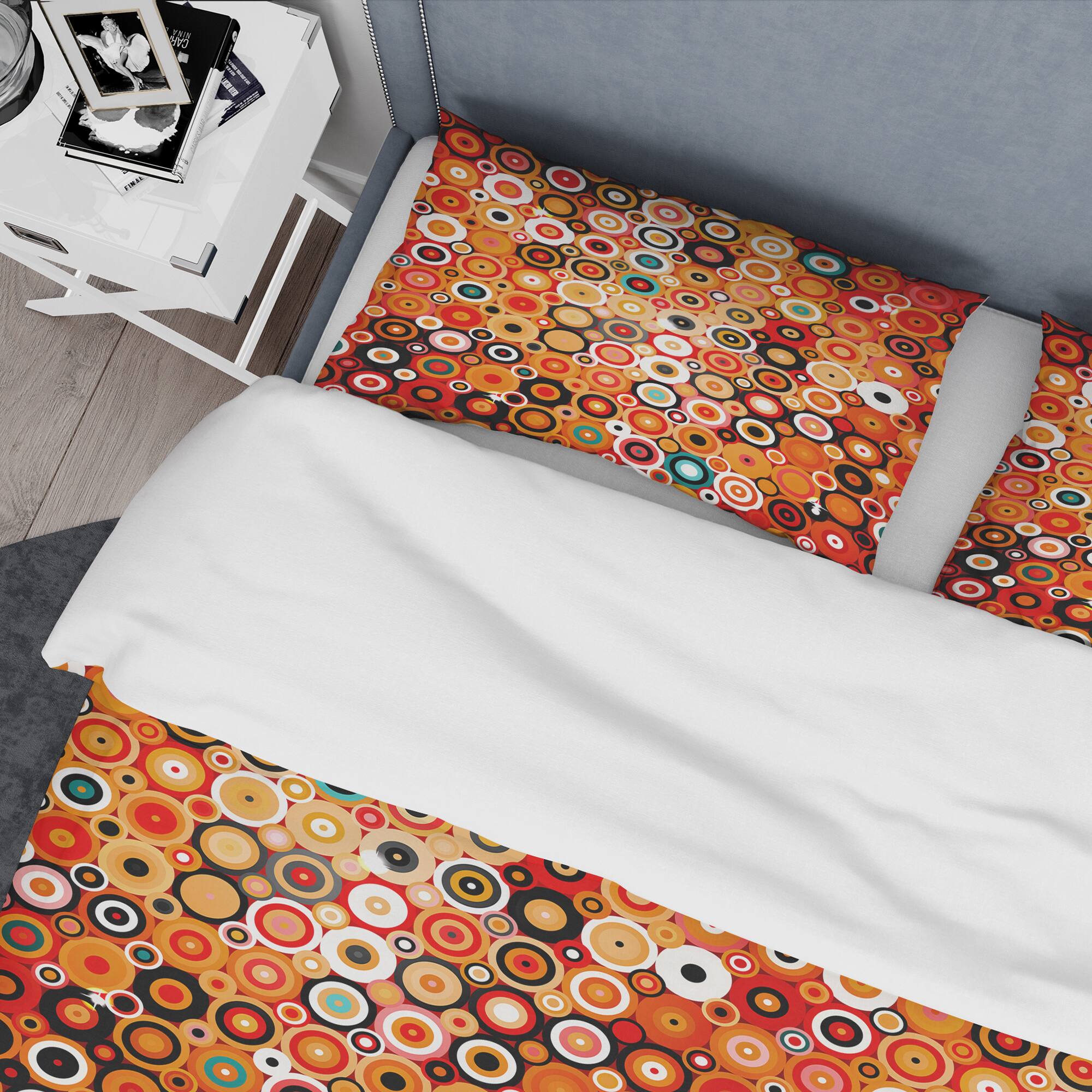 Designart &#x27;Disco Style Pattern with Dots &#x26; Circles&#x27; Modern &#x26; Contemporary Bedding Set - Duvet Cover &#x26; Shams