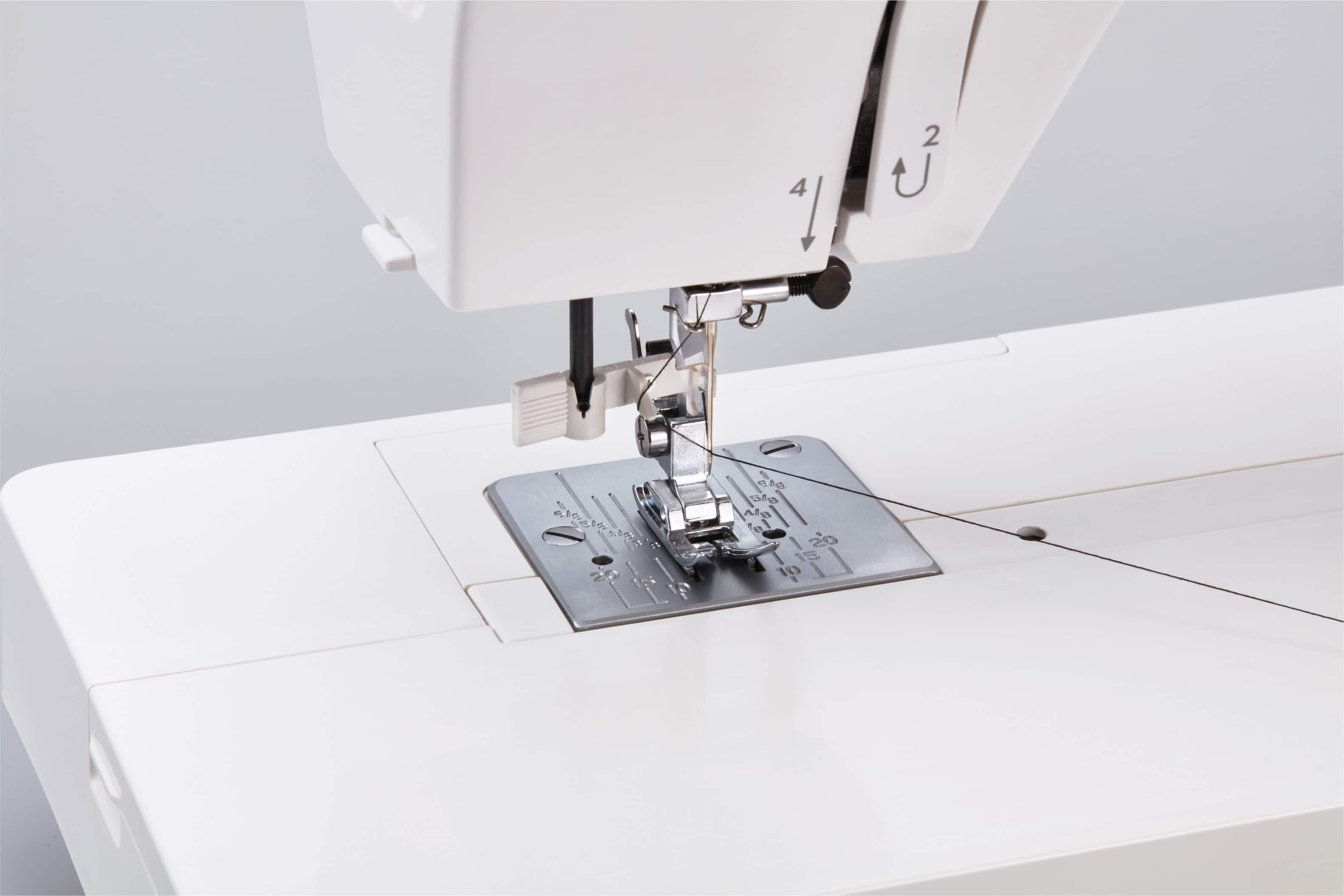 Janome 1522-RD 22-Stitch Mechanical Sewing Machine with Wide Sewing Bed